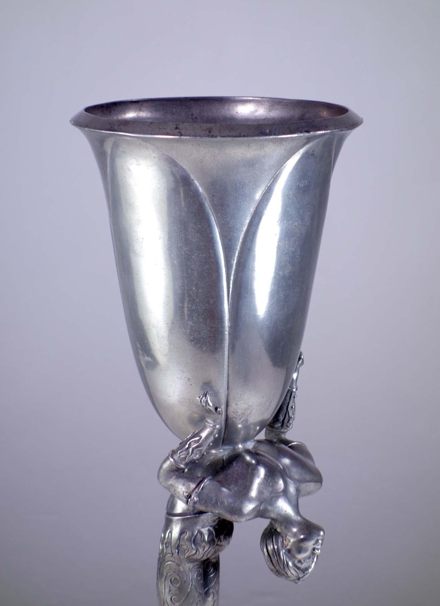 Piero Figura Atena / Milan Italian Acrobat Pewter Metal Vase Centrepiece In Good Condition For Sale In Brescia, IT