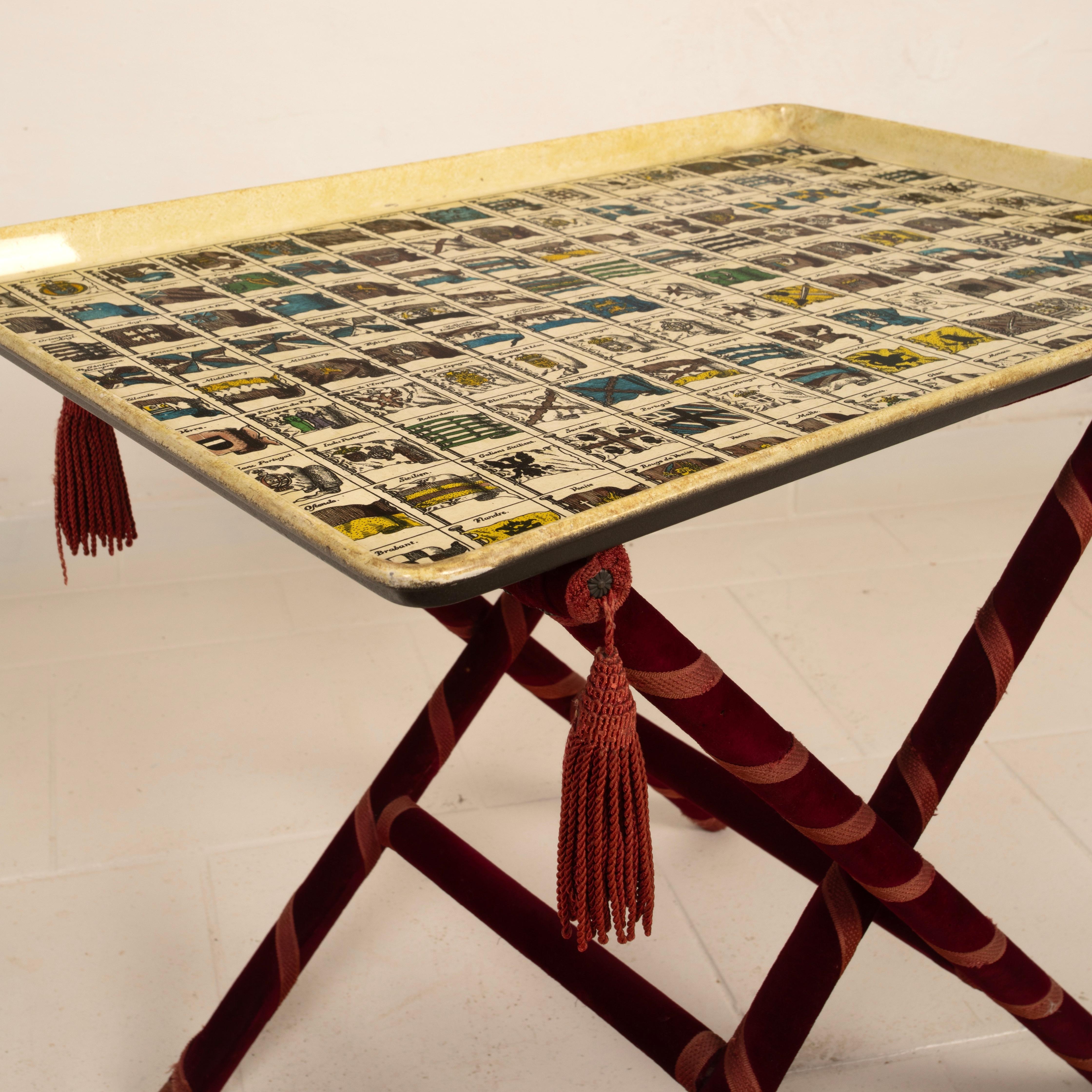 italien Table à plateau Araldiche de Piero Fornasetti, 1950