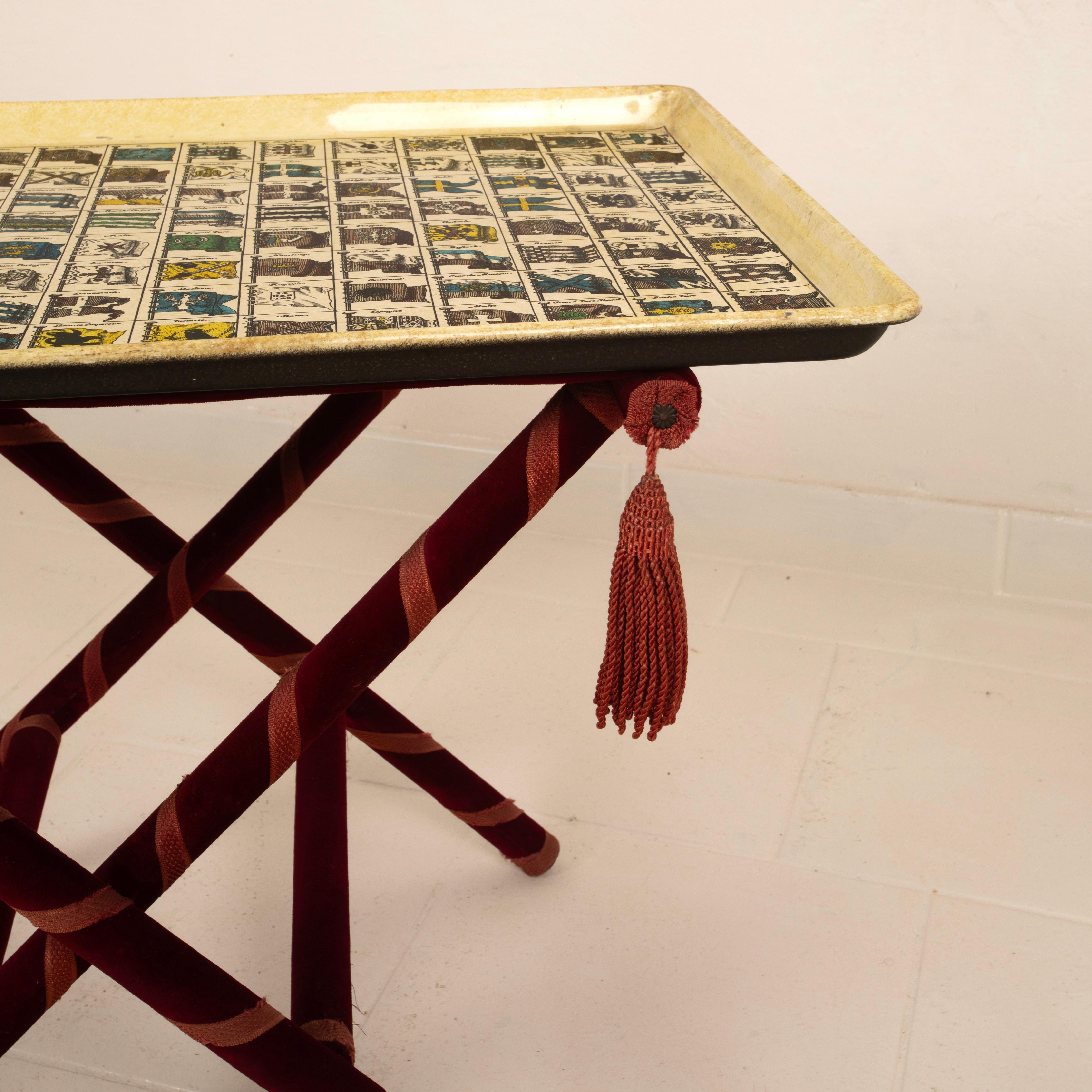 Table à plateau Araldiche de Piero Fornasetti, 1950 Bon état à Conversano, IT