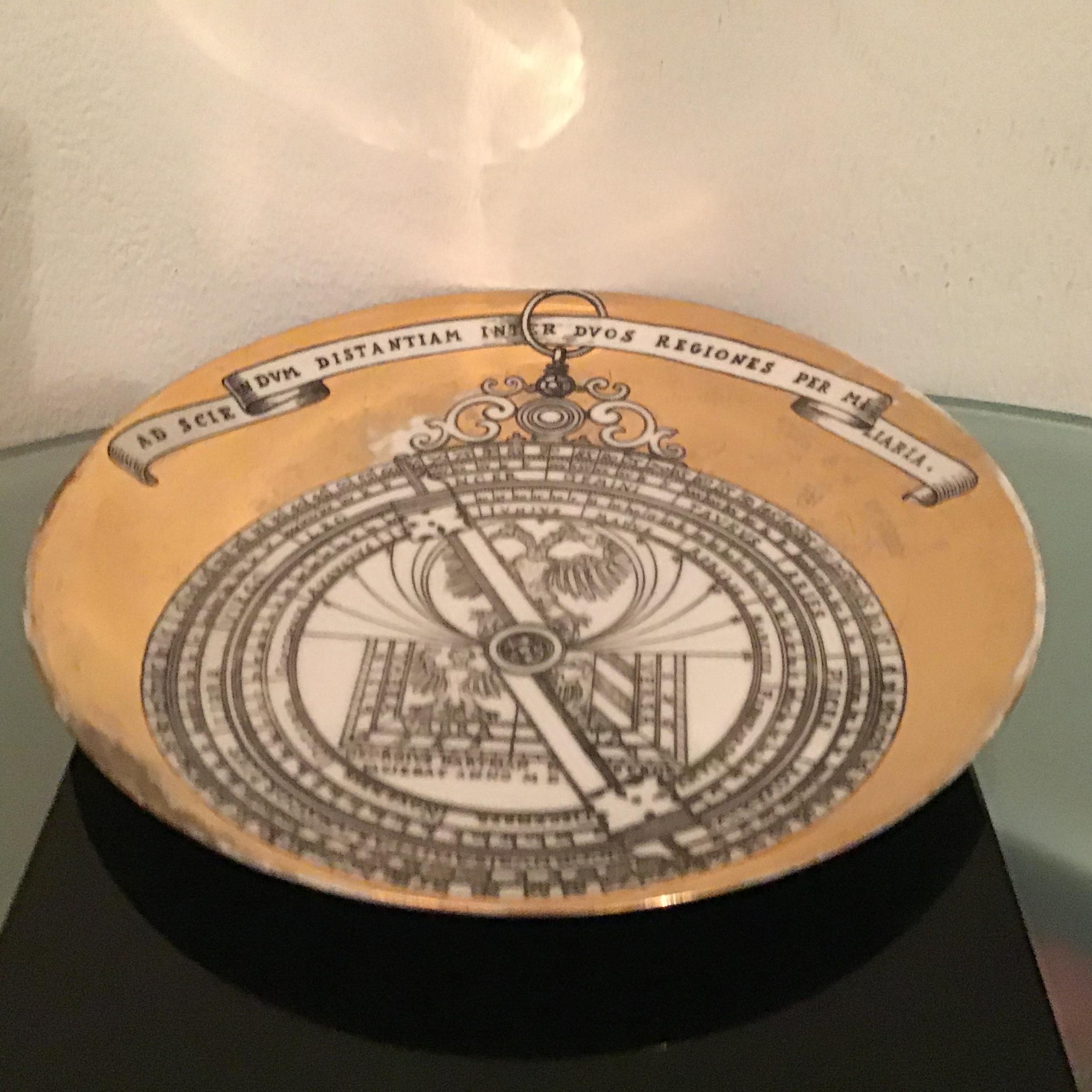 Astrolabio-Teller von Piero Fornasetti, 1955, Italien im Zustand „Gut“ im Angebot in Milano, IT