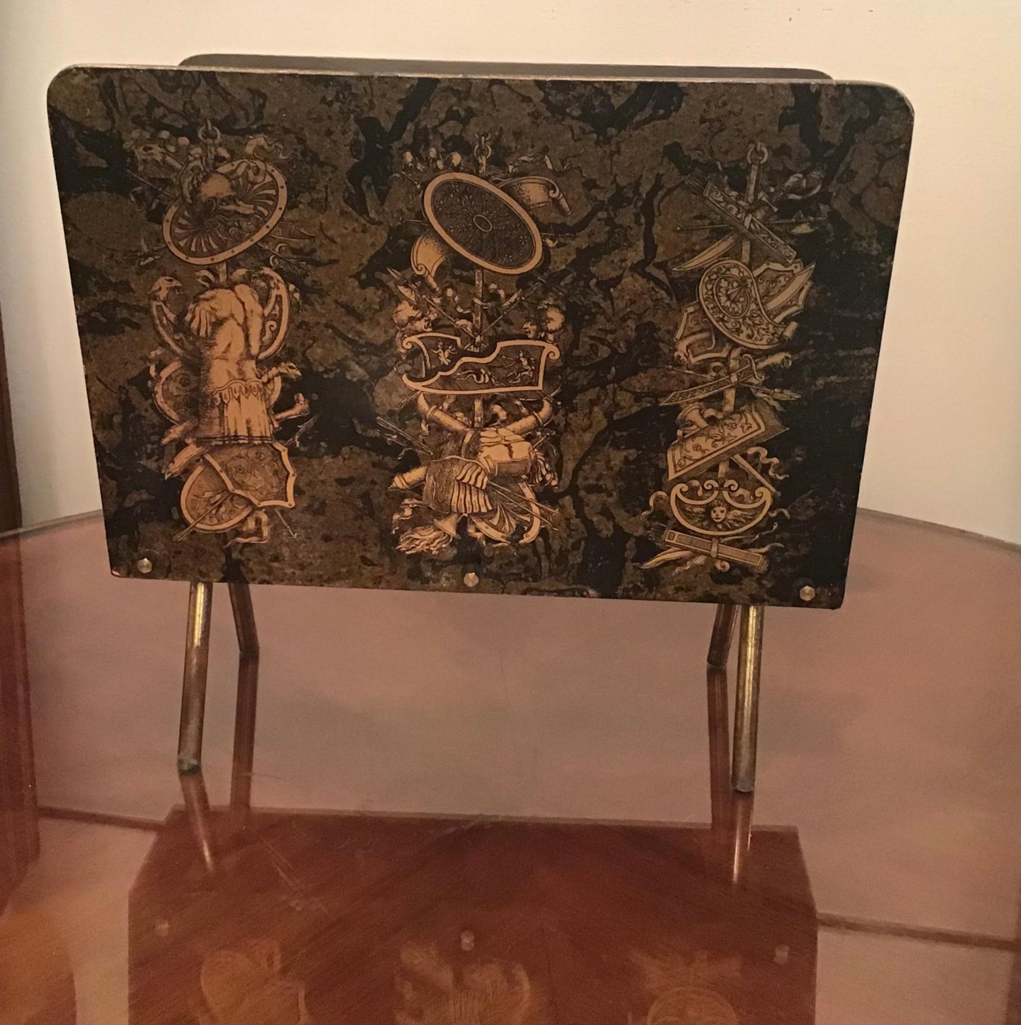 Mid-20th Century Piero Fornasetti “Bucciarelli “Magazine Rack Brass Lacquered Wood, 1950, Italy 