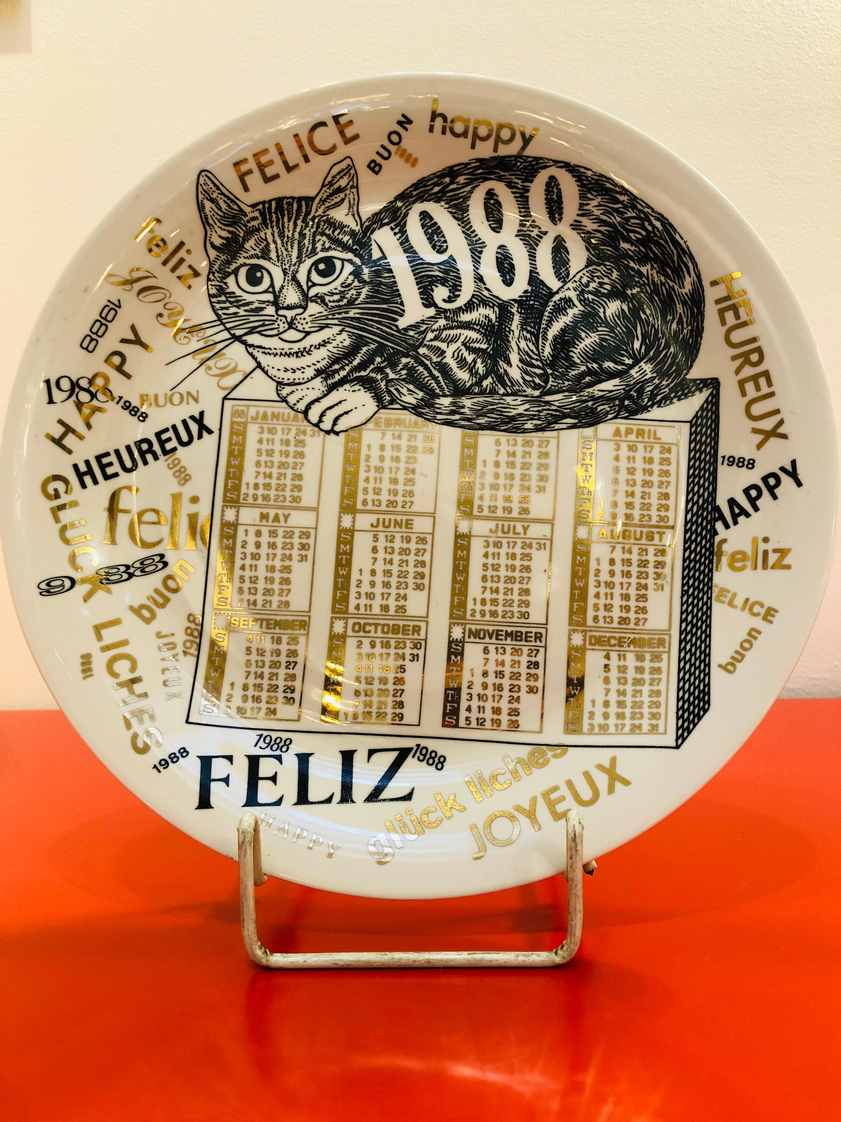 Piero Fornasetti Kalender Porzellanteller für das Jahr 1988.