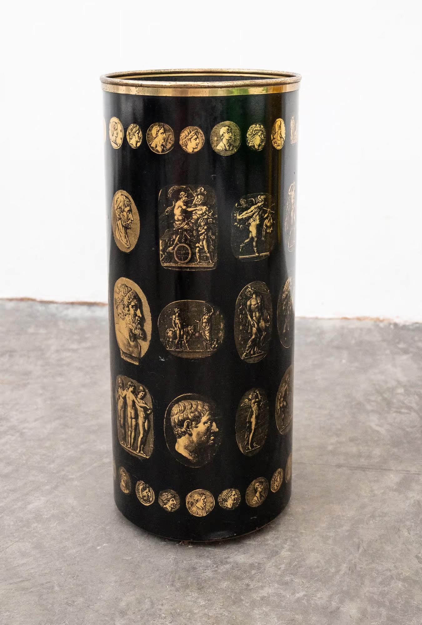 Piero Fornasetti Modèle Cameos Porte-parapluies en vente 9