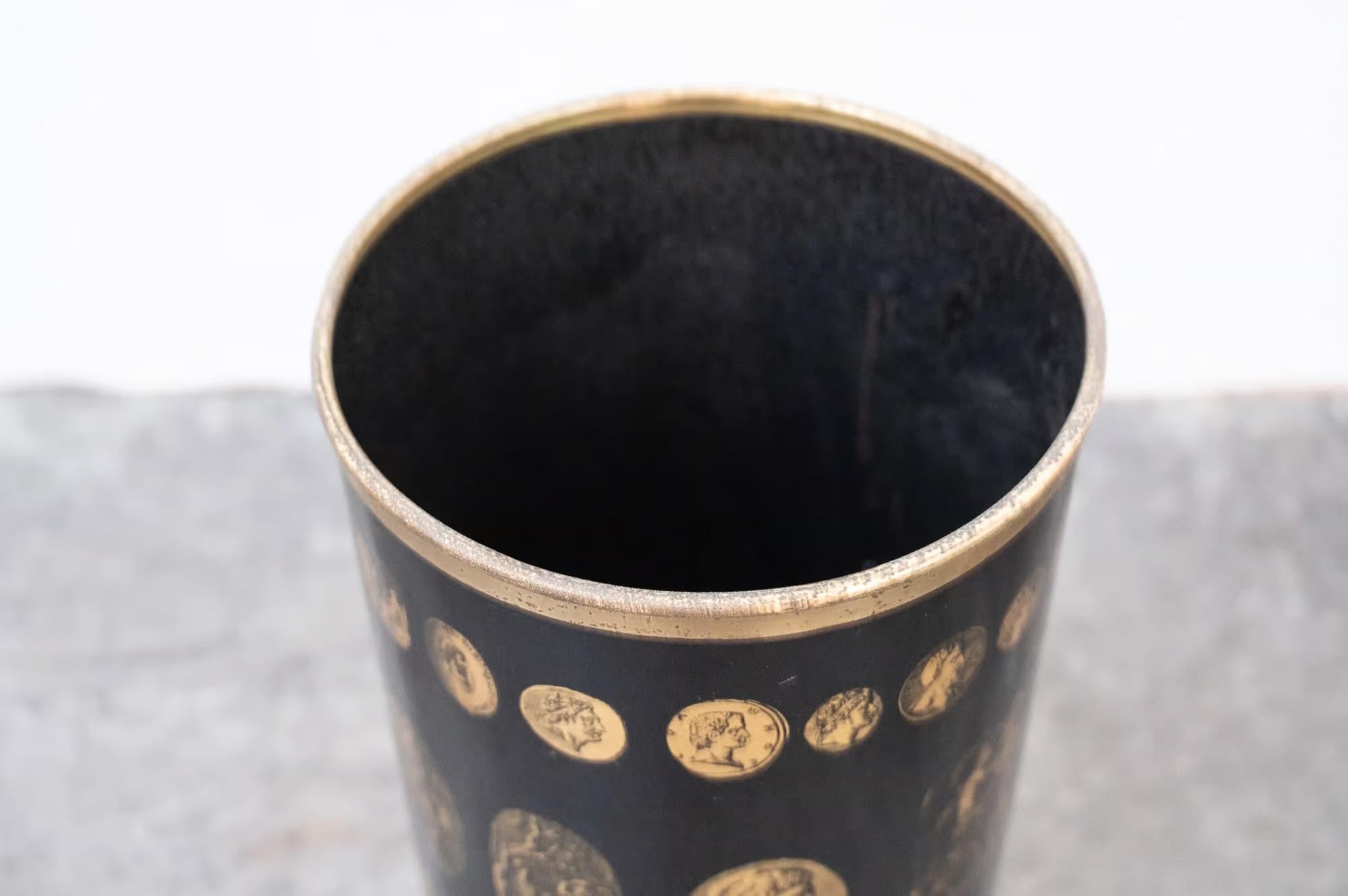 Mid-Century Modern Piero Fornasetti Modèle Cameos Porte-parapluies en vente