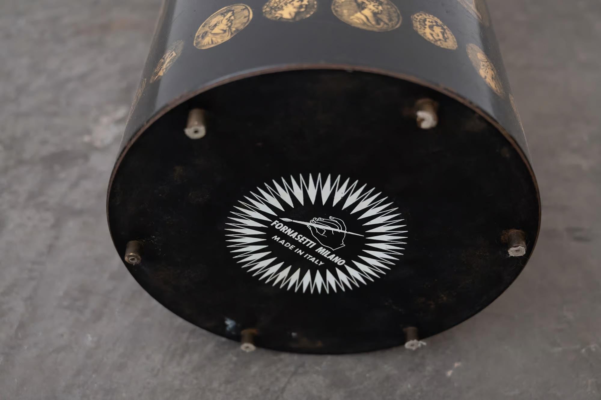 Piero Fornasetti Modèle Cameos Porte-parapluies État moyen - En vente à Henley-on Thames, Oxfordshire
