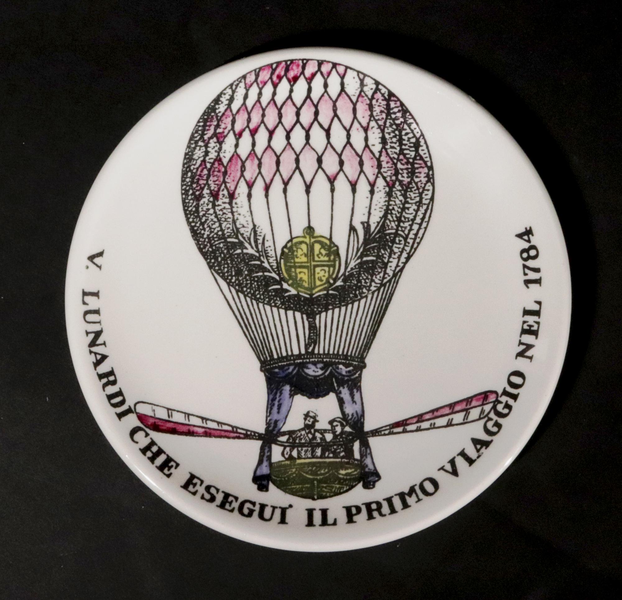 Piero Fornasetti Keramik Palloni, komplettes Set von Untersetzern mit Heißluftballon aus Keramik (Moderne der Mitte des Jahrhunderts) im Angebot