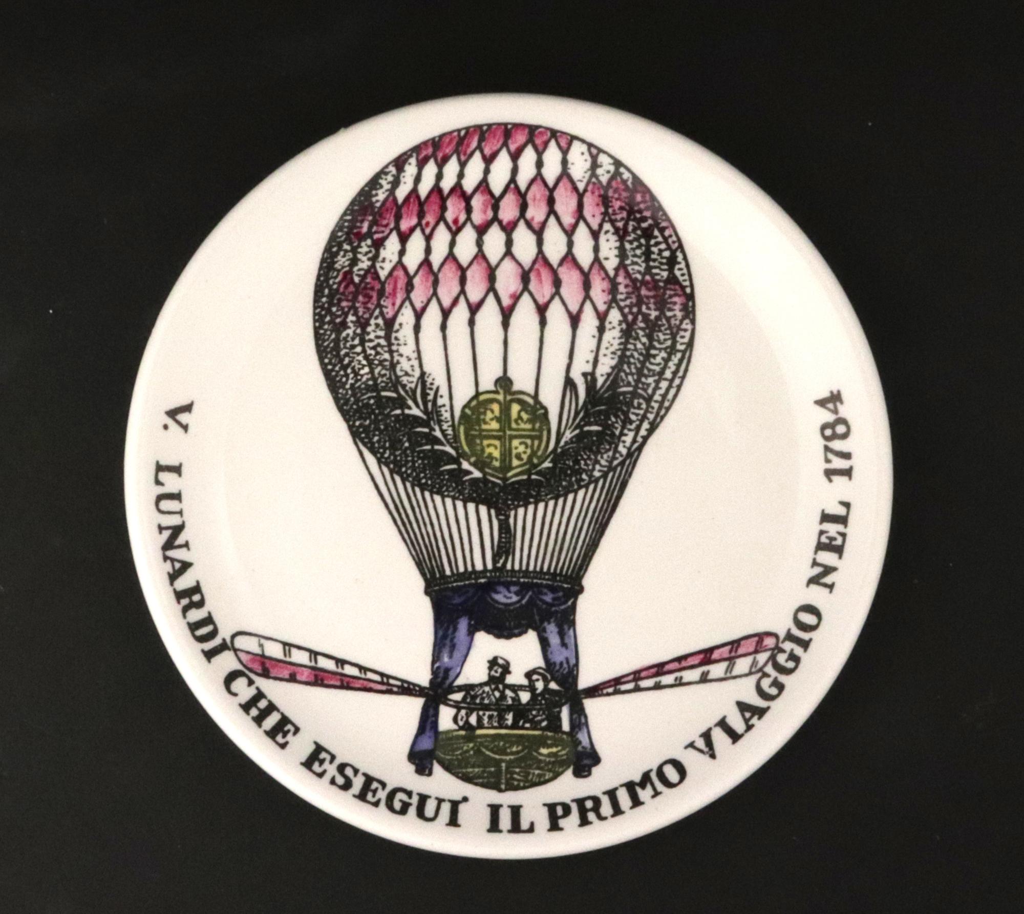 Piero Fornasetti, montgolfière en céramique à motif Palloni - Ensemble complet Bon état - En vente à Downingtown, PA