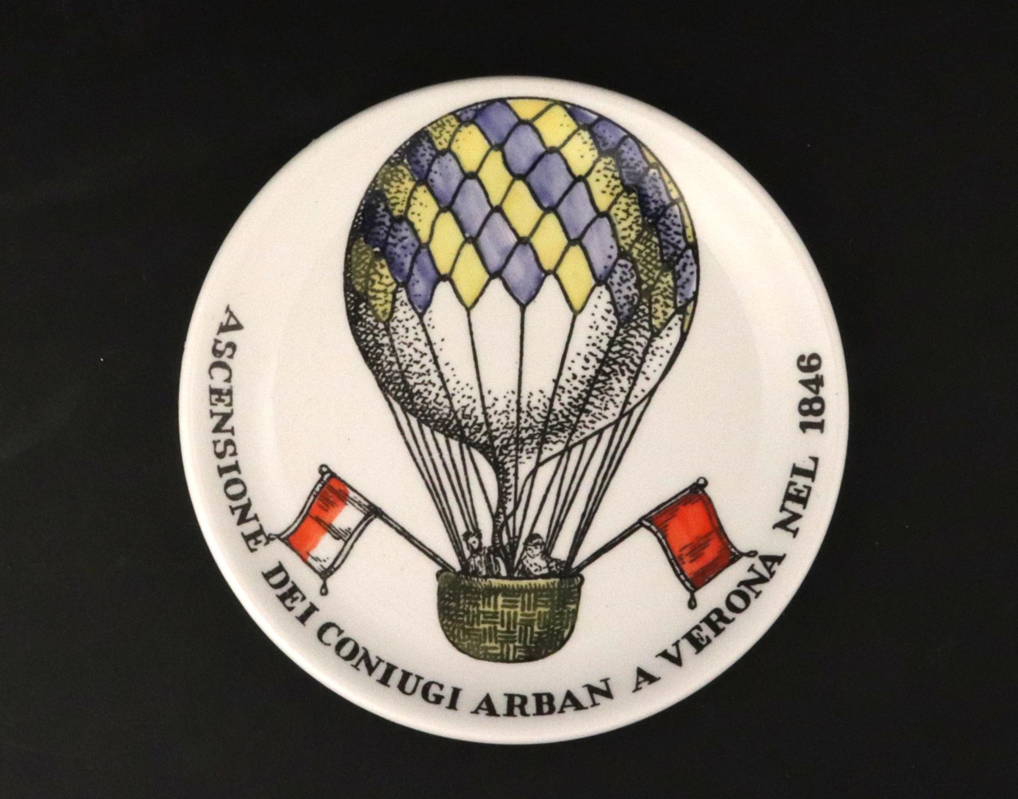Céramique Piero Fornasetti, montgolfière en céramique à motif Palloni - Ensemble complet en vente