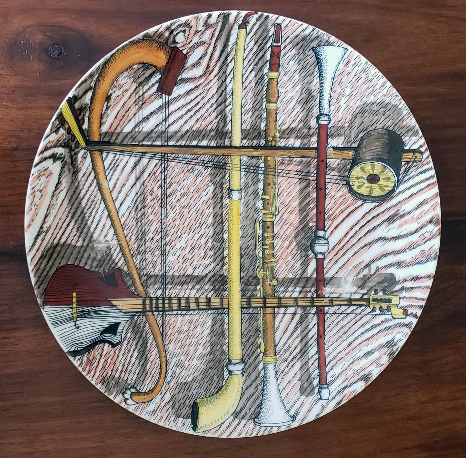 20th Century Piero Fornasetti Set of Fifteen Plates Decorated with Musical Instruments For Sale