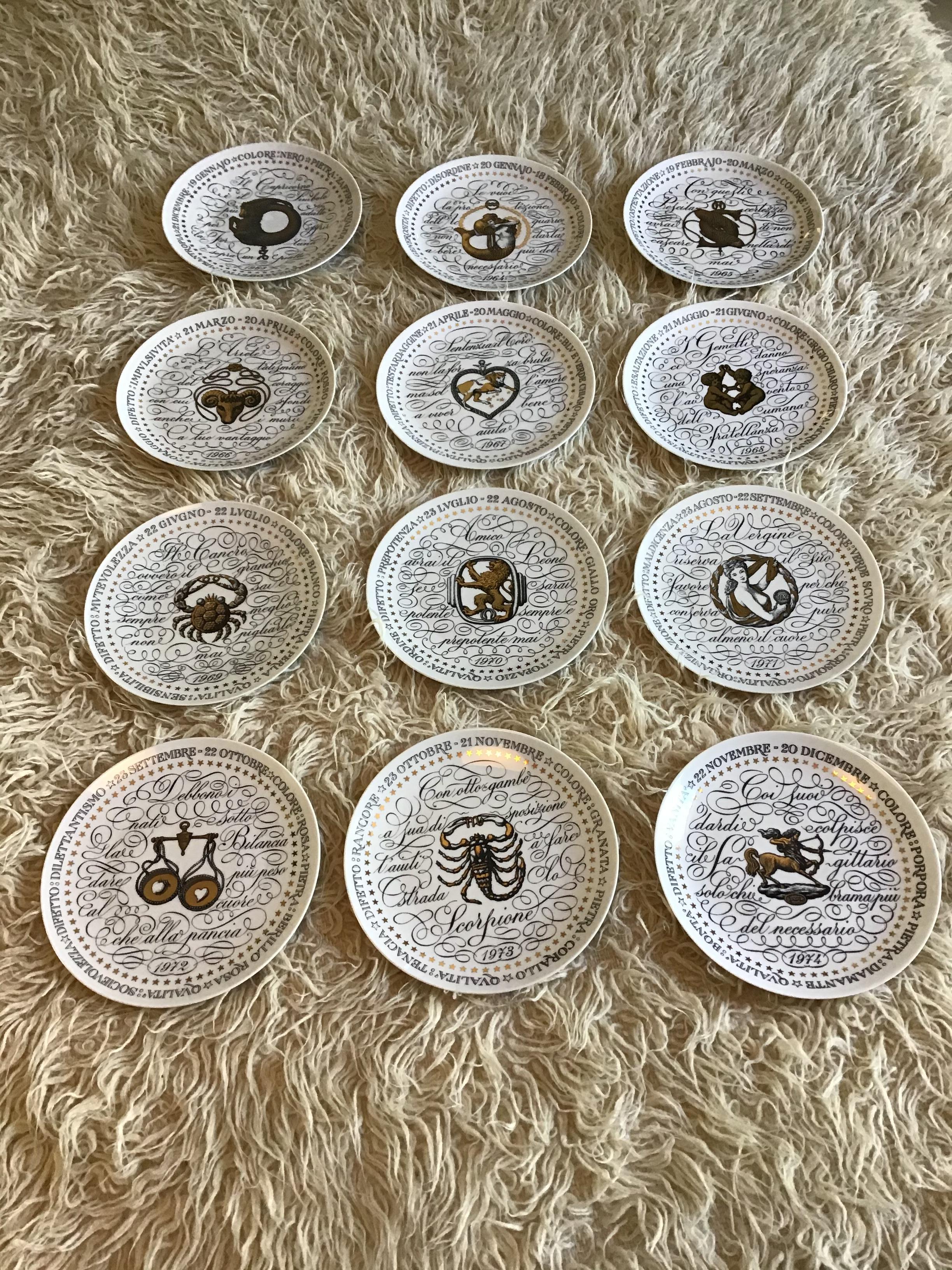 Piero Fornasetti Signo del Zodíaco completo de 1964-1974 Porcelana, Italia siglo XX en venta