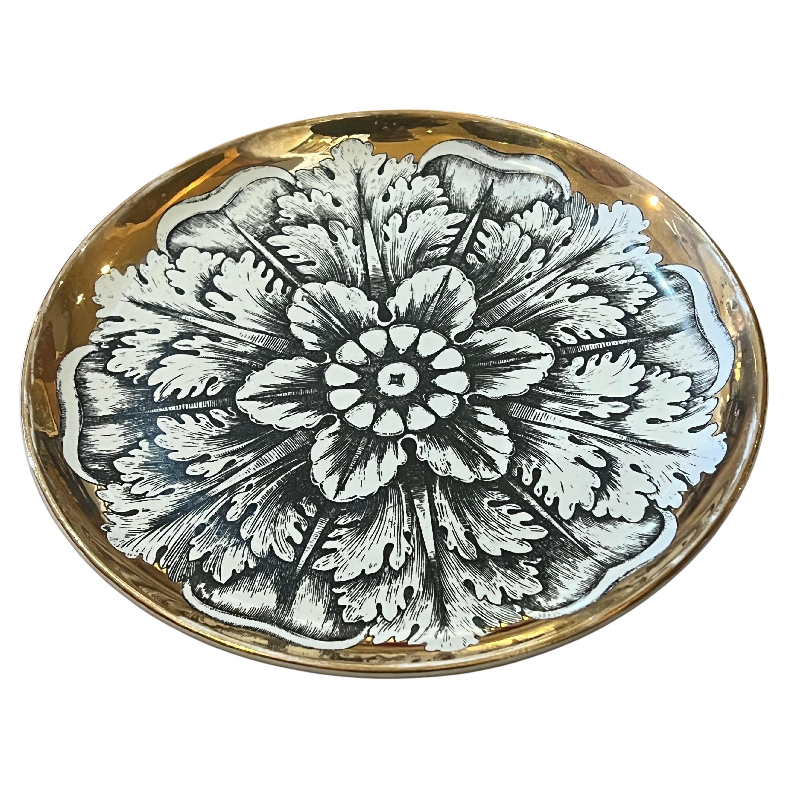 Vintage Rare Piero Fornasetti Rosoni Pattern porcelain plate,
1960s.

The dramatic plates depict a large flower-head on a gilt ground. This pattern is number four in series.


Reference: Illustrated Fornasetti: The Complete Universe, Barnaba
