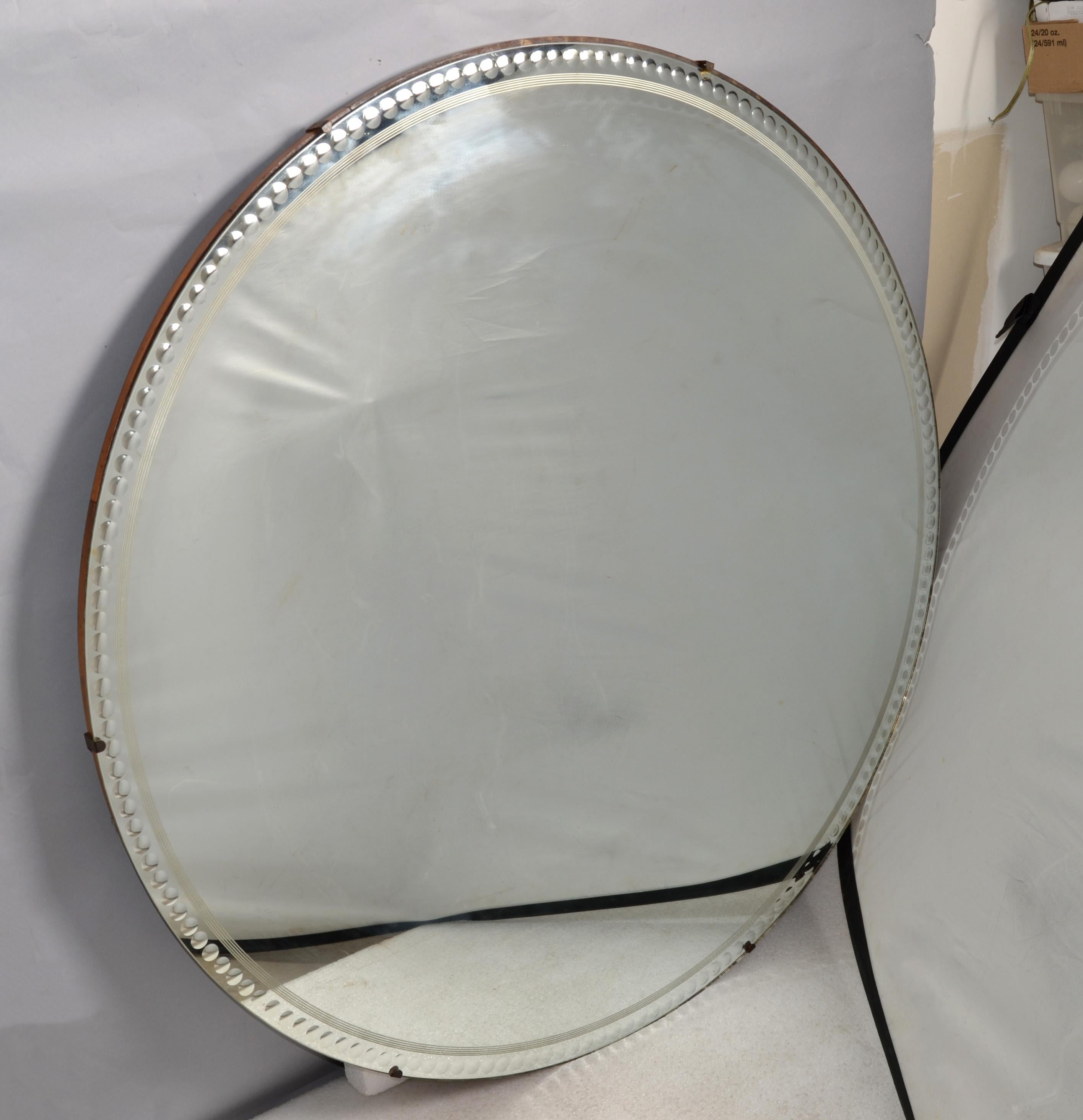 Italian large round Wall Mirror Art Deco Style with small convex circular bubbles Decor.
The technique which was frequently employed in the designs of Max Ingrand, Piere Fornasetti and Luigi Brusotti.
The original round Mirror has a thick wood