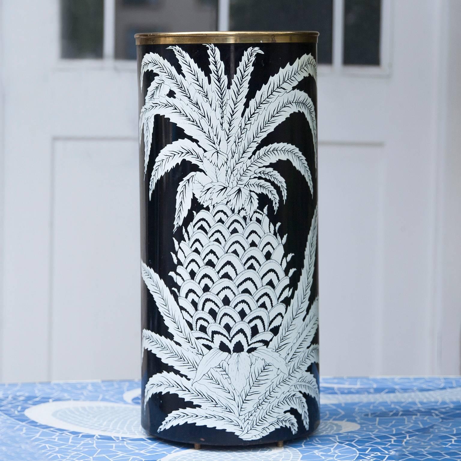Piero Fornasetti umbrella stand with pineapple decoration, Italy, 1950s

Lithographic transfer print over masonite, brass;

Marked: Fornasetti Milano Made in Italy.