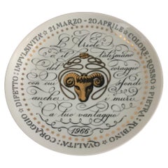 Piatto Piero Fornasetti Segno zodiacale Ariete Porcellana 1966, Italia