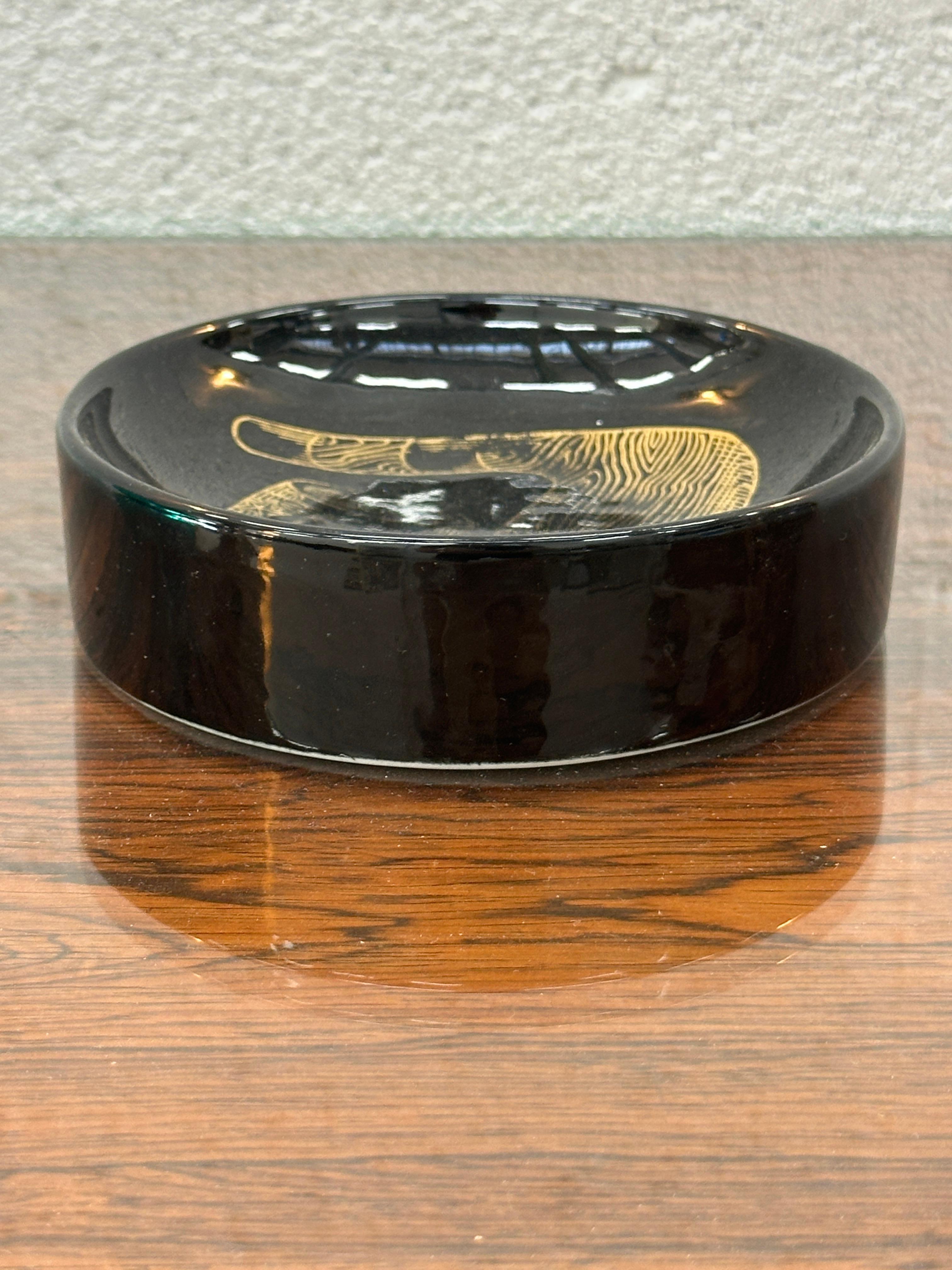 Cenicero de porcelana Piero Fornasetti, 1960, made in Italy en Bueno estado para la venta en Genève, GE