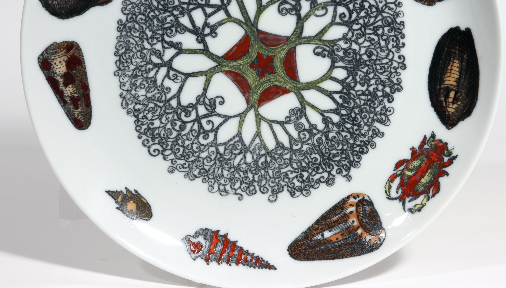 Piero Fornasetti Porcelain Conchiglie Seashell Plate with Mollusks, #9 In Good Condition For Sale In Downingtown, PA