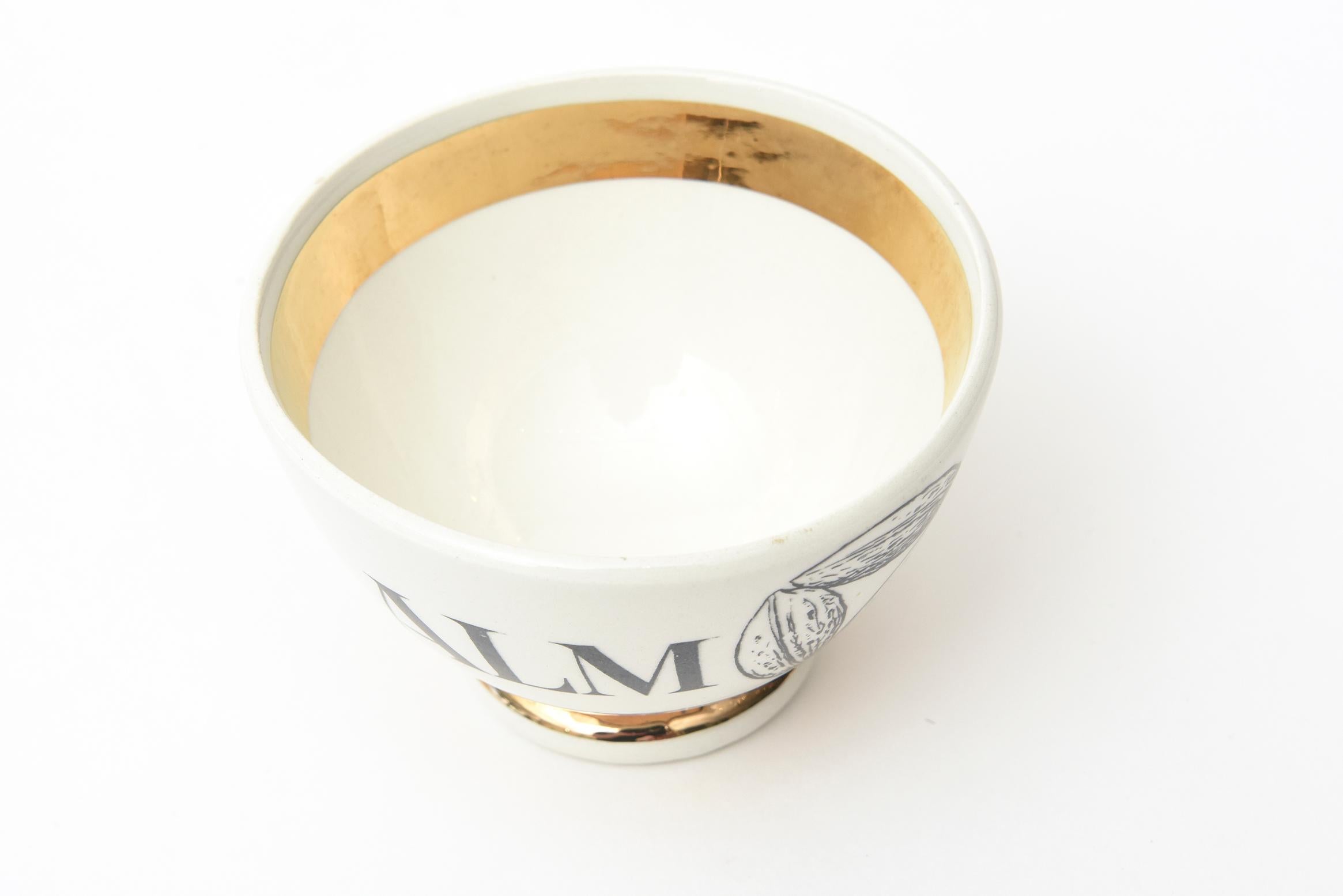 Oro Piero Fornasetti Set di ciotole per antipasti in porcellana e dorate del Medioevo / 6 in vendita