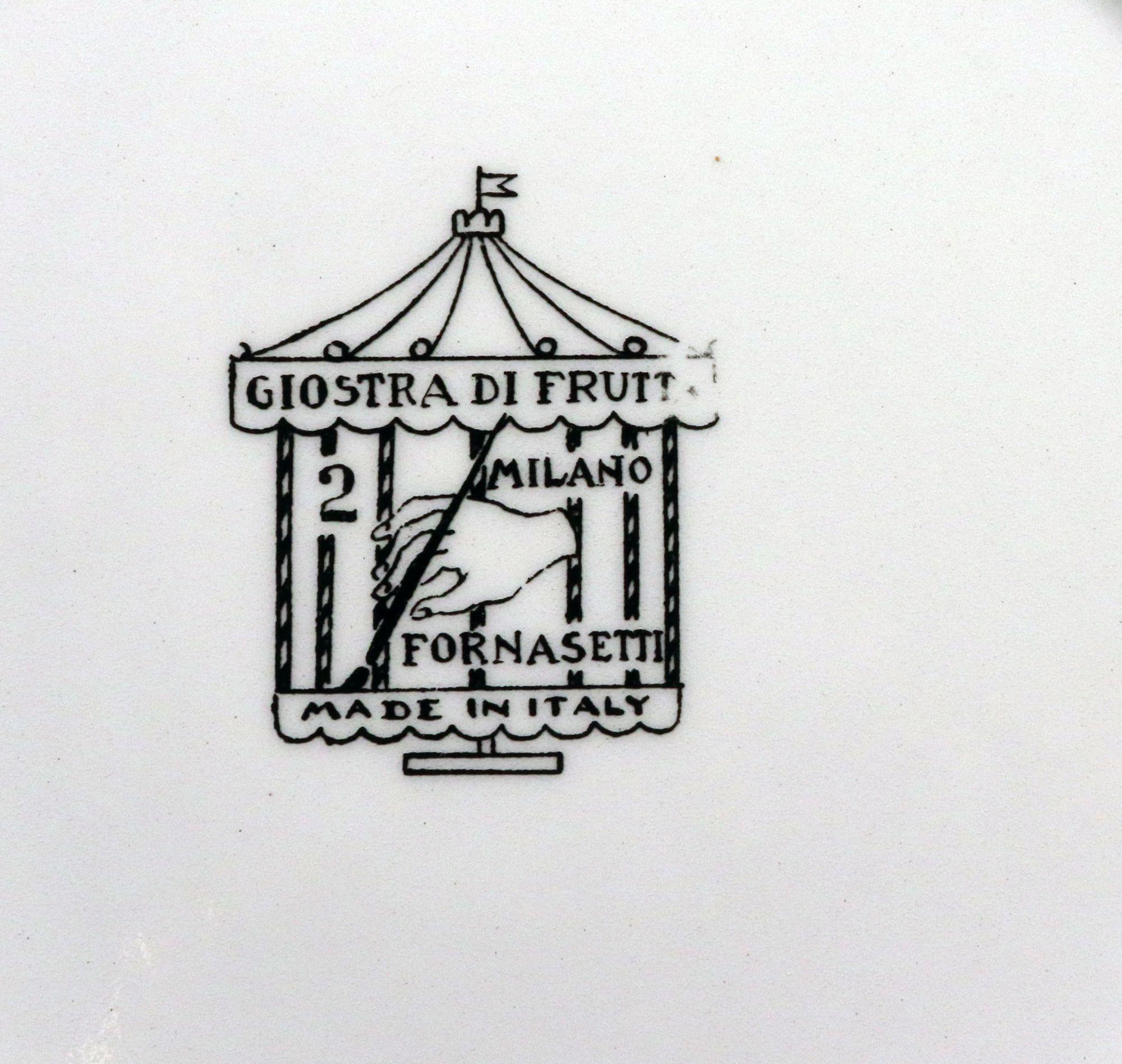 Assiettes en porcelaine Piero Fornasetti,
Giostra di Frutta,
Ensemble de six,
Numérotés de 1 à 6,
1955-65

Le motif 
