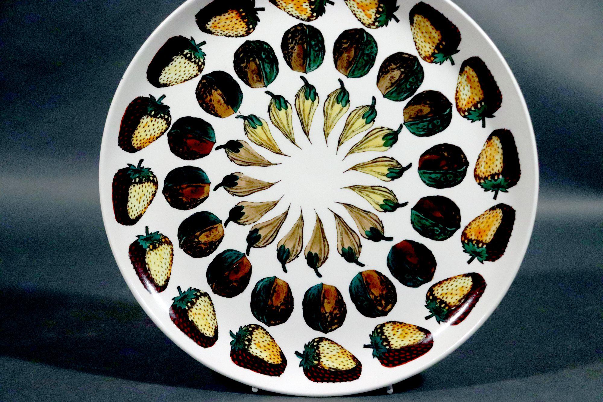 Piero Fornasetti Porcelain Plates, Giostra di Frutta (Merry-go-Round of Fruit) For Sale 14