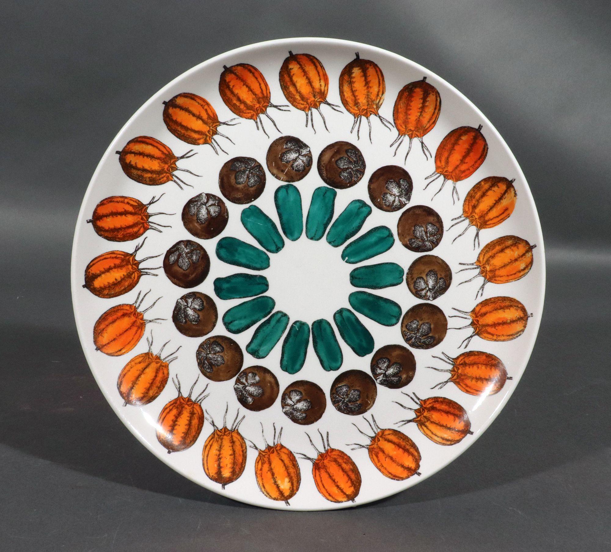 Assiettes en porcelaine de Piero Fornasetti, Giostra di Frutta (Round of Fruits) Bon état - En vente à Downingtown, PA