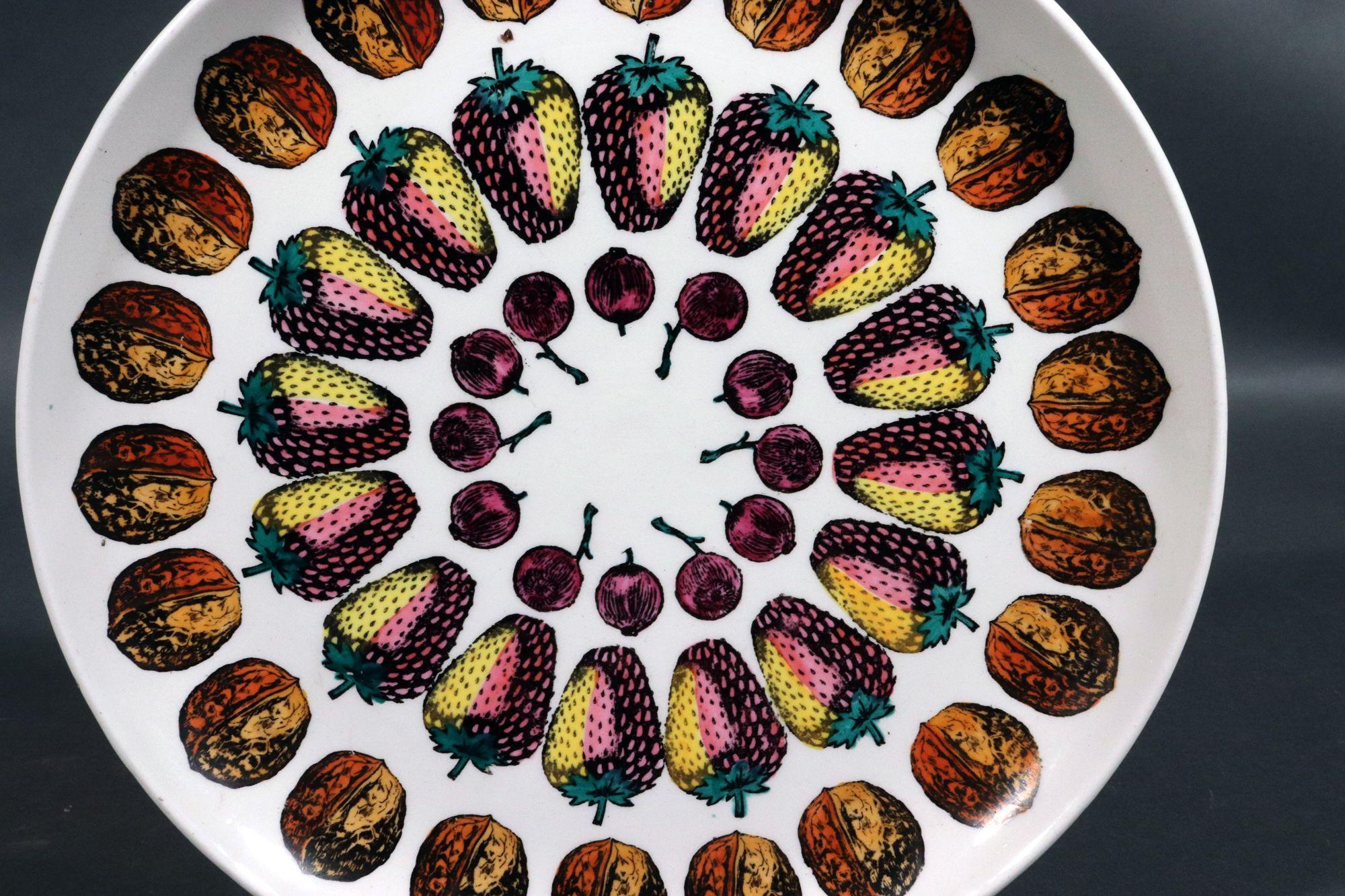 Assiettes en porcelaine de Piero Fornasetti, Giostra di Frutta (Round of Fruits) en vente 3