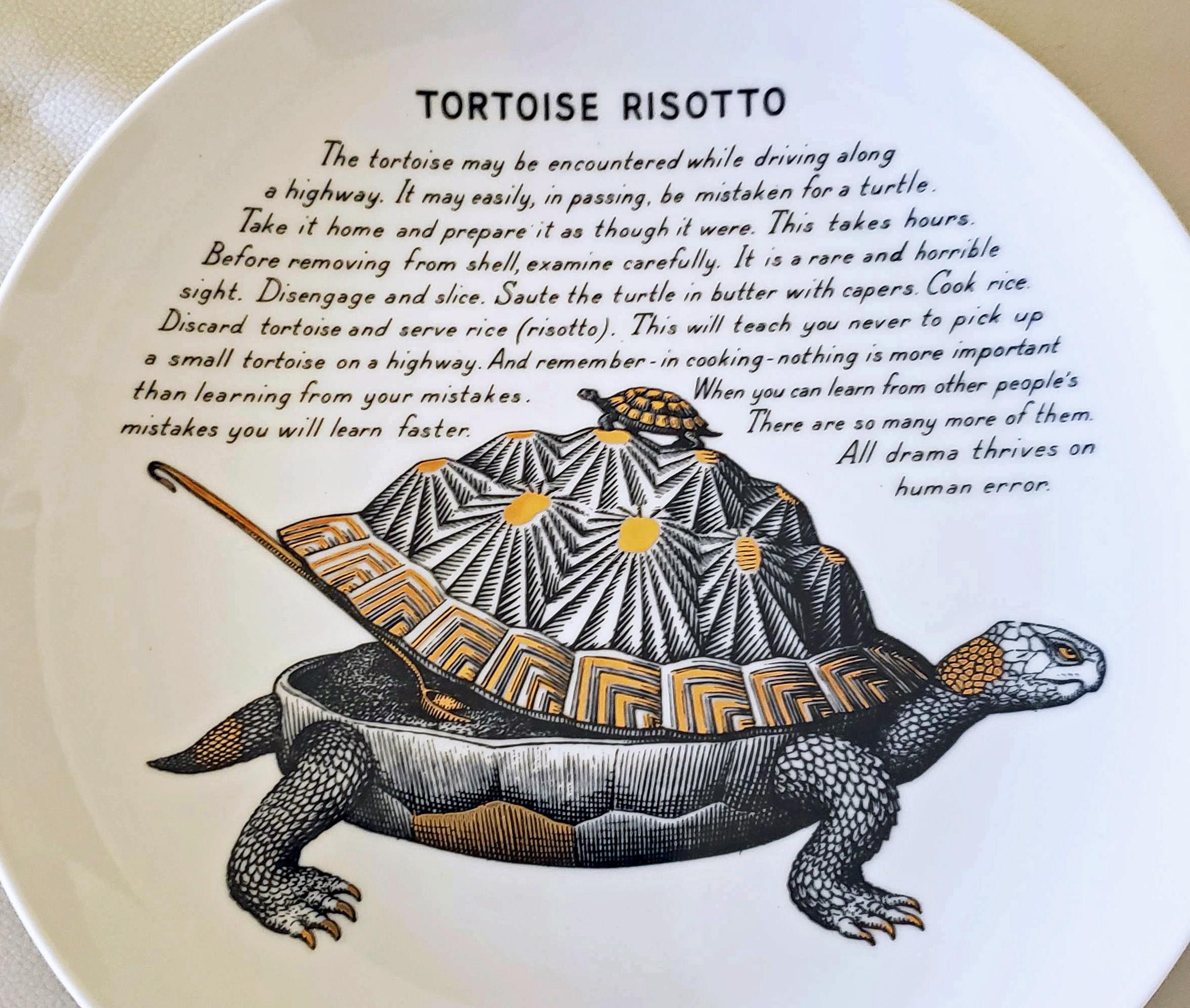 Piero Fornasetti Porcelain Recipe Plate, Tortoise Risotto, Fleming Joffe (Italienisch)