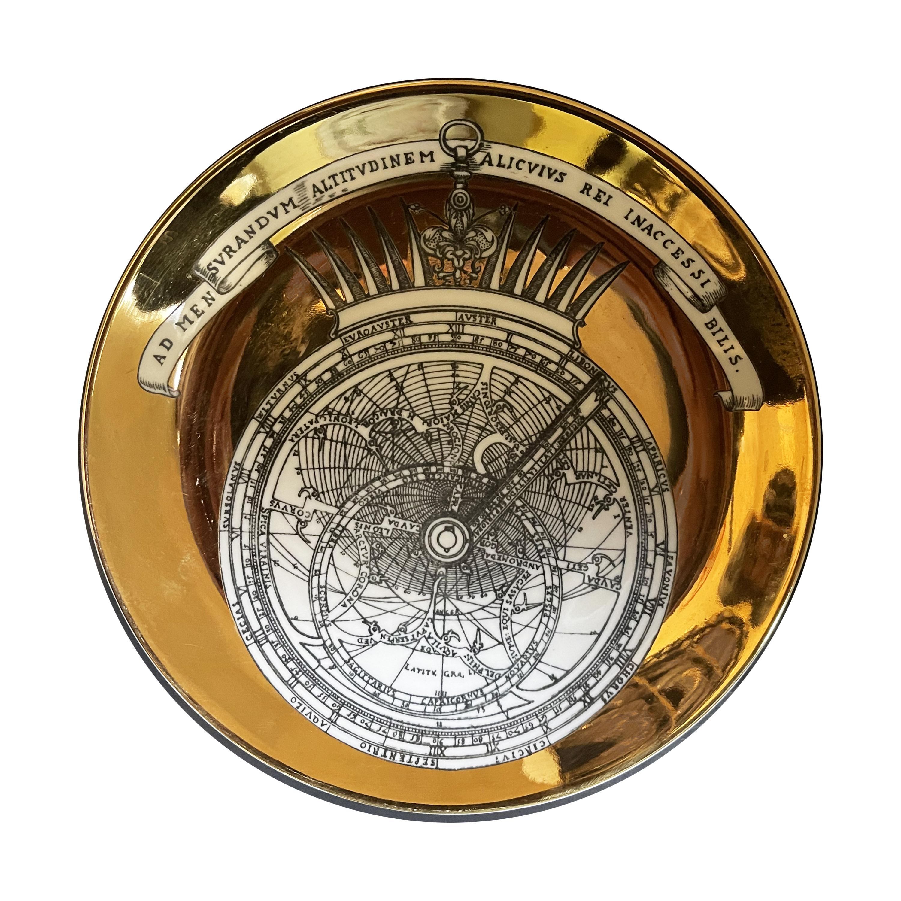Porzellan-Set aus 8 vergoldeten Astrolabe-Tellern von Piero Fornasetti im Angebot 2