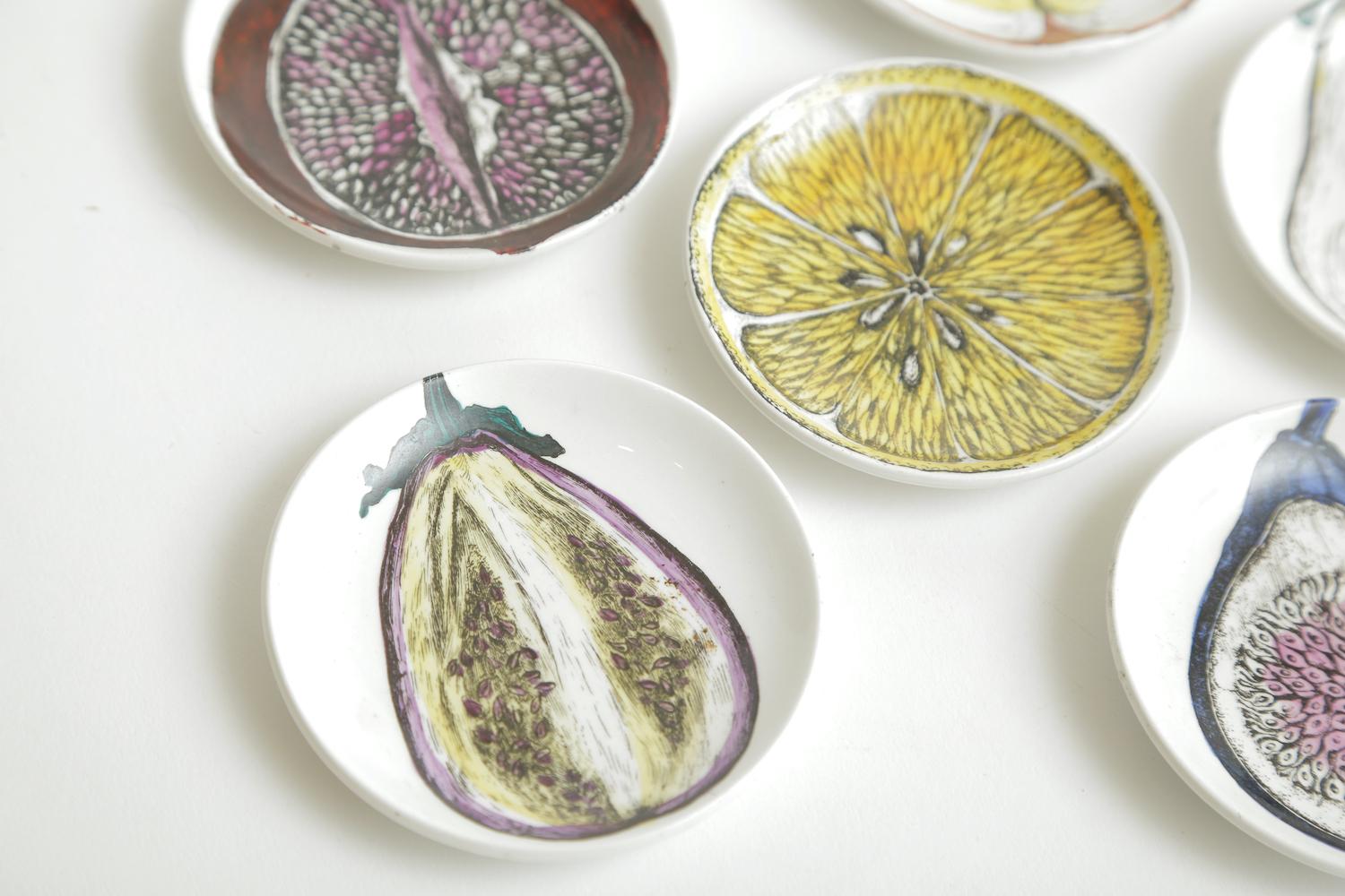 Piero Fornasetti Porcelain Sezoni Di Frutta Midcentury Small Plates or Coasters In Good Condition In North Miami, FL