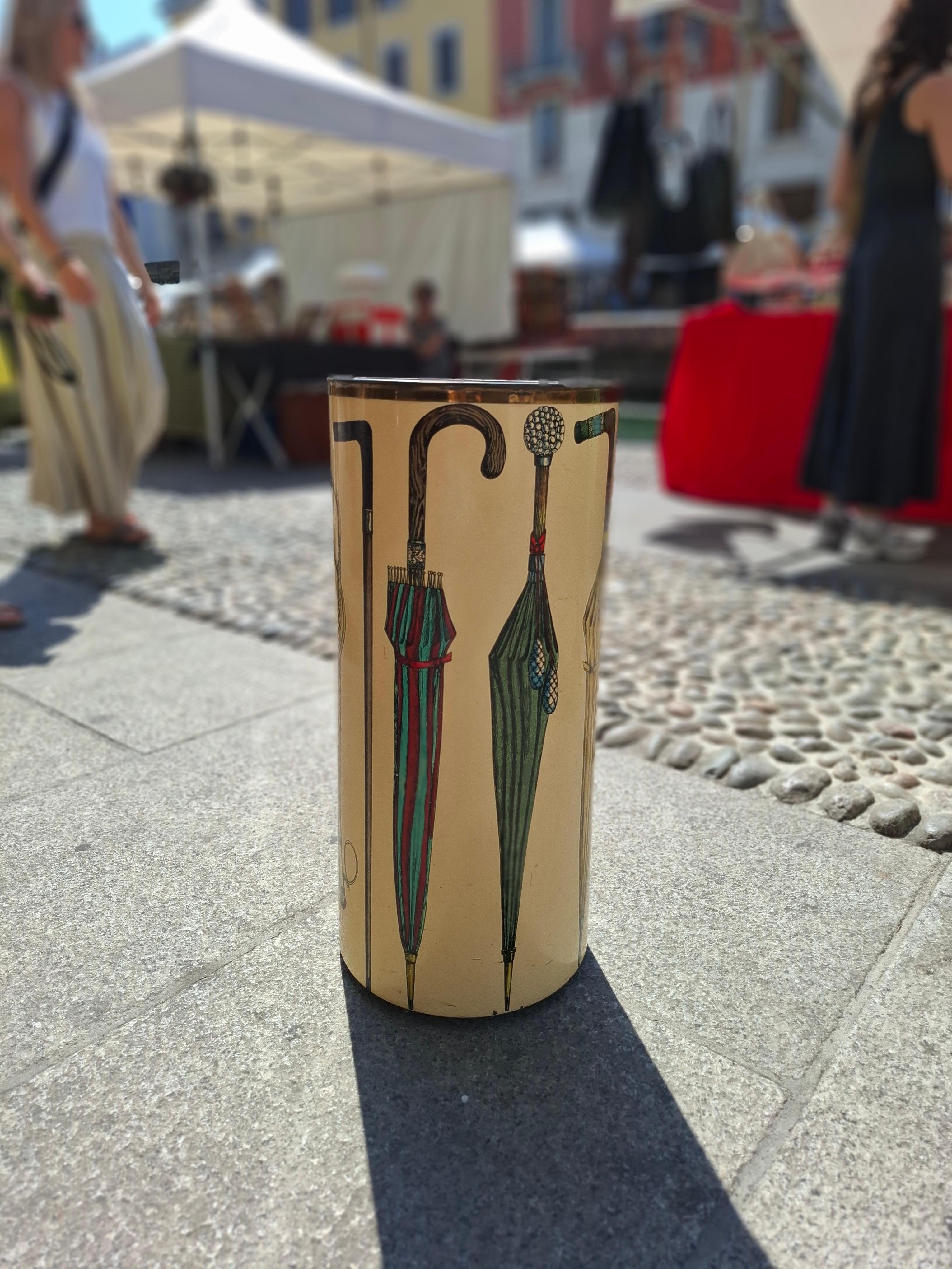 Mid-Century Modern PIERO FORNASETTI Portaombrelli métallisé serigrafato/ottone. Série Gli Ombrelli en vente