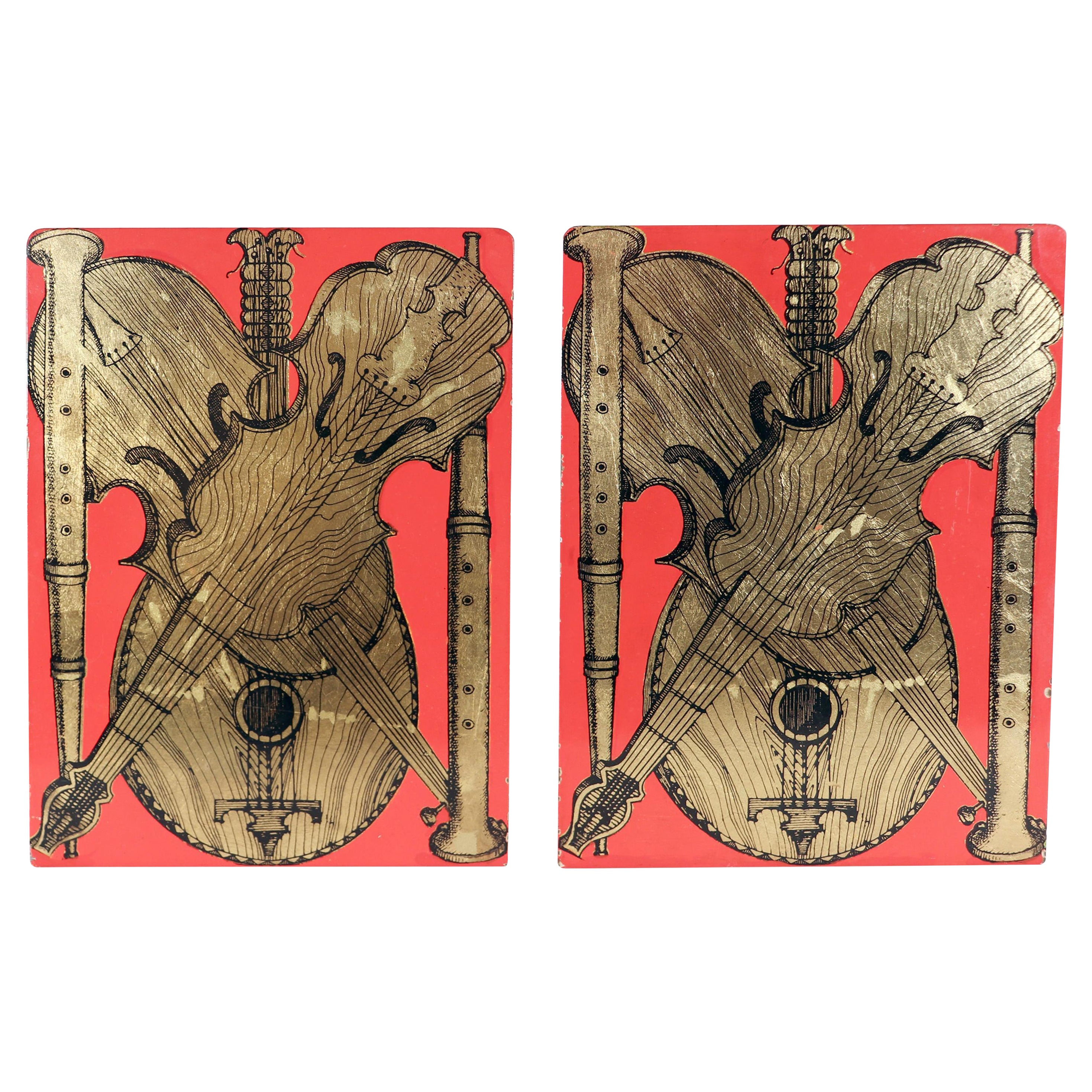 Serre-livres en métal Strumenti Musicali rouge de Piero Fornasetti