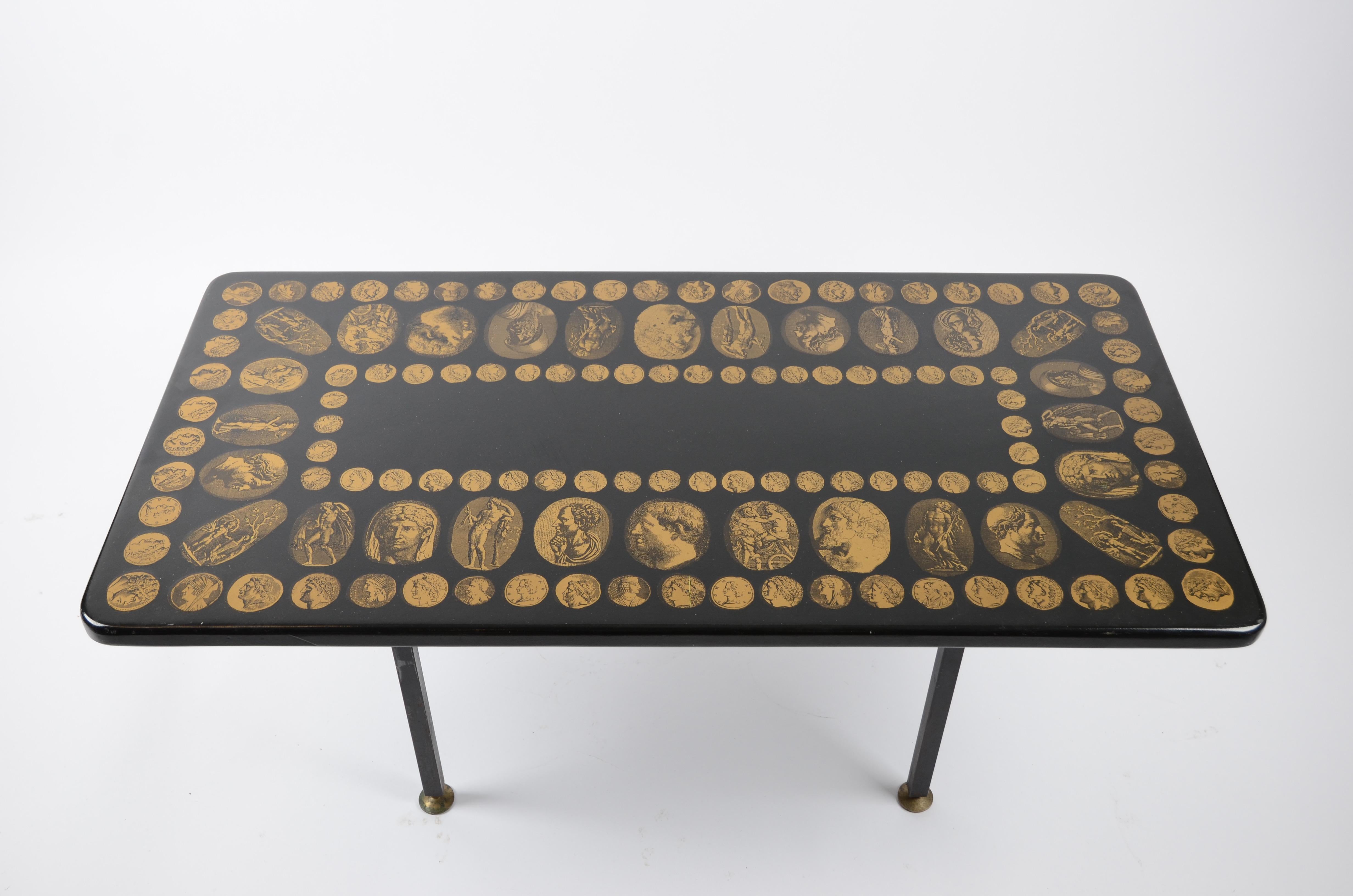 Mid-Century Modern Table basse Piero Fornasetti, médaillons romains, années 1960, Italie en vente