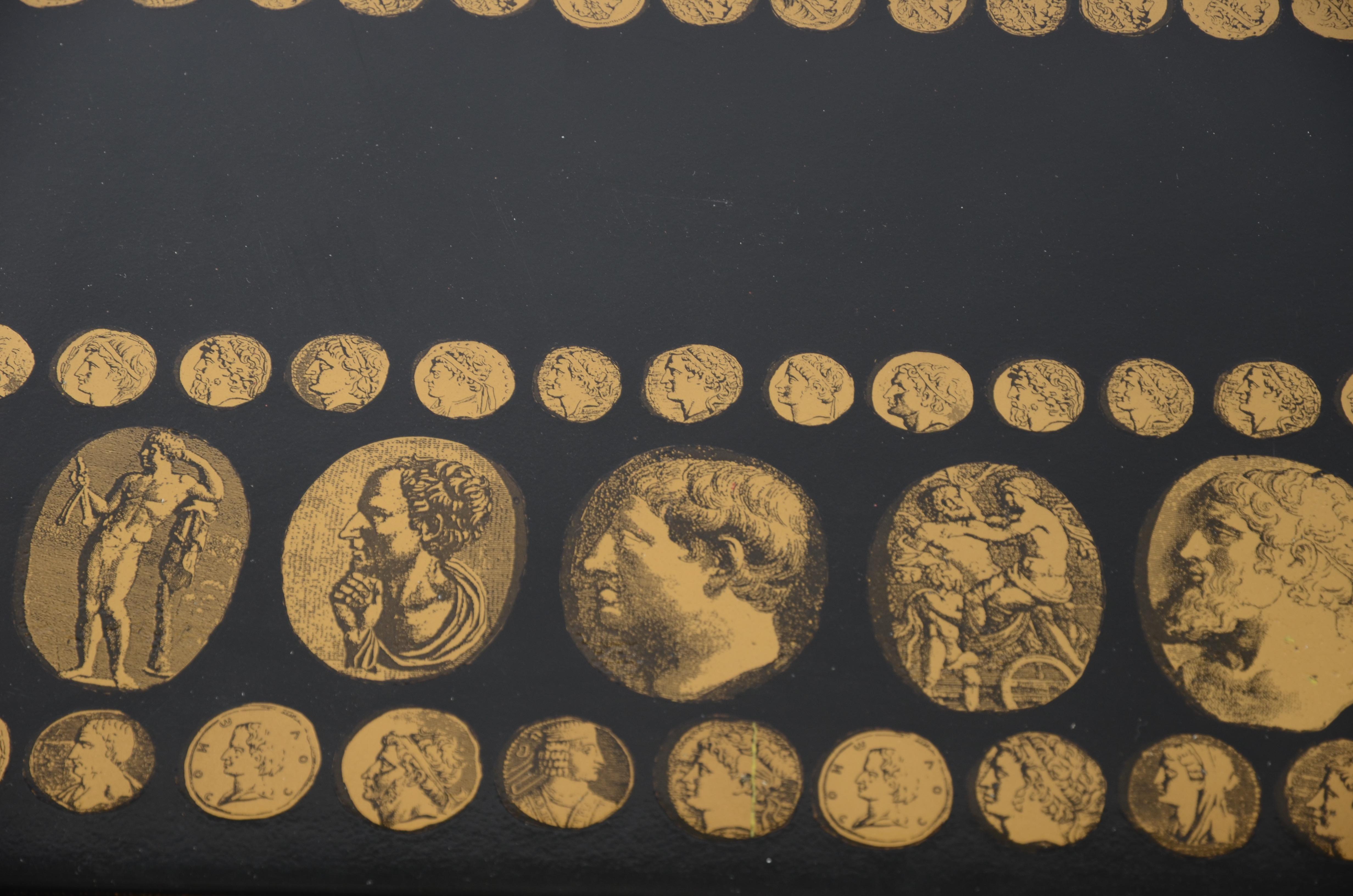 20ième siècle Table basse Piero Fornasetti, médaillons romains, années 1960, Italie en vente