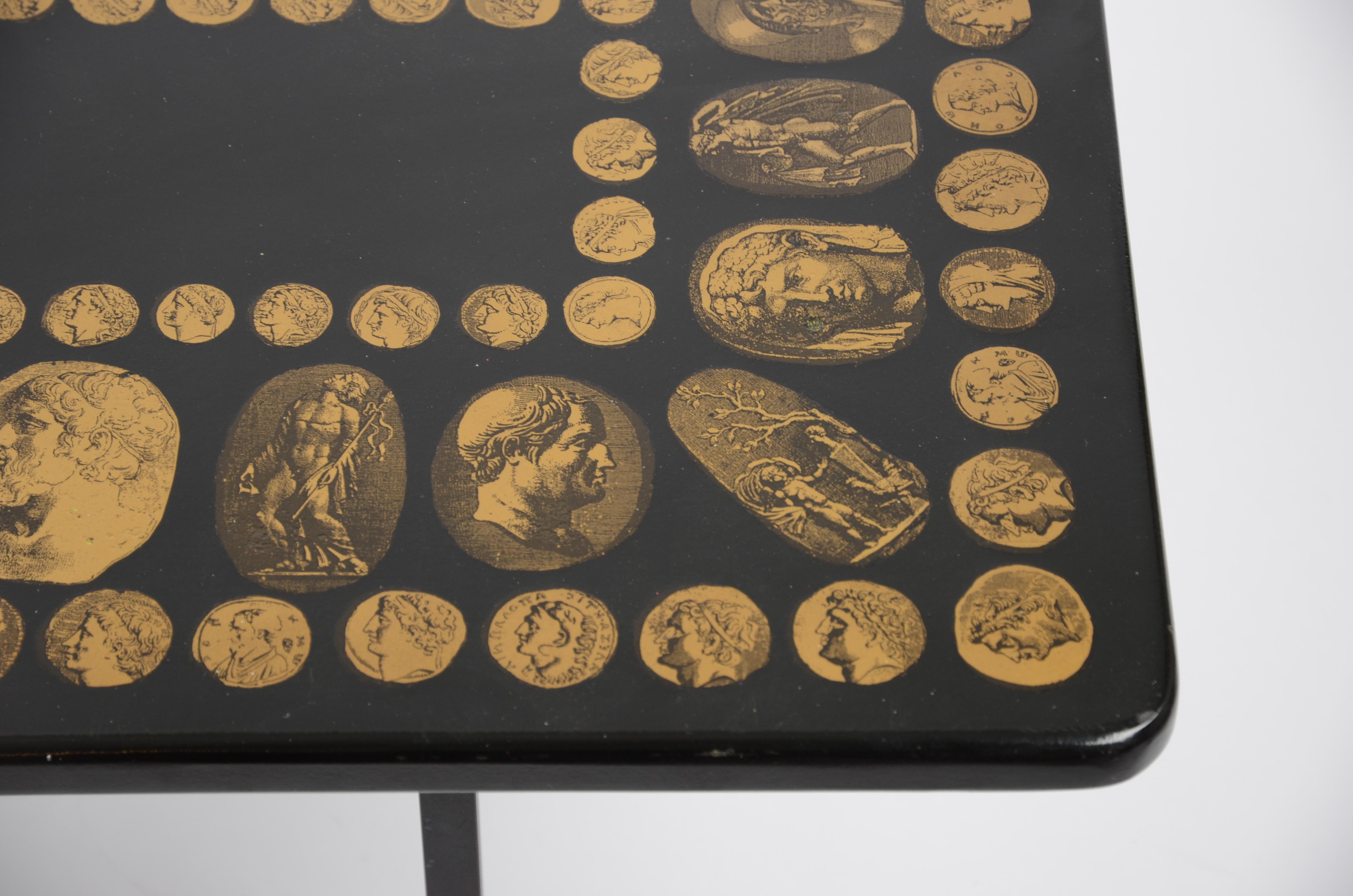 Table basse Piero Fornasetti, médaillons romains, années 1960, Italie en vente 3