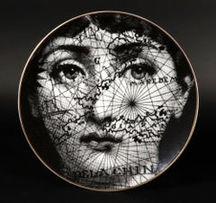 Assiette en porcelaine Piero Fornasetti Rosenthal, thèmes et variations
