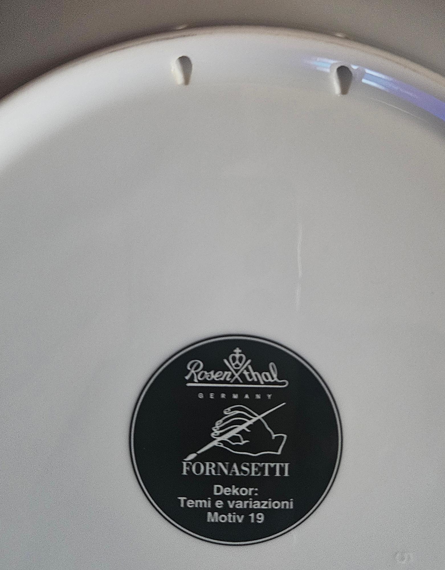 Assiette en porcelaine Piero Fornasetti Rosenthal thèmes et variations, Motiv 19   Baubo en vente 2