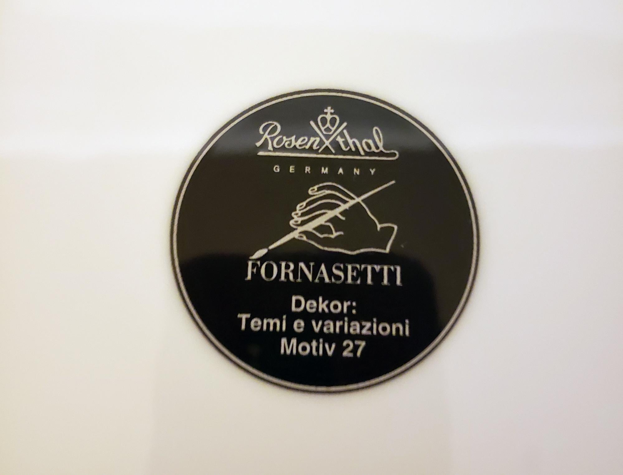 Plato de porcelana Piero Fornasetti Rosenthal Temas y Variaciones, Motiv 27 finales del siglo XX en venta