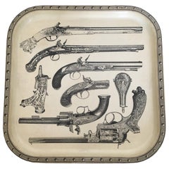 MAISON FORNASETTI Pärchen Serviertabletts, Pistolenmotiv, 'Pistole', Italien, um 1960