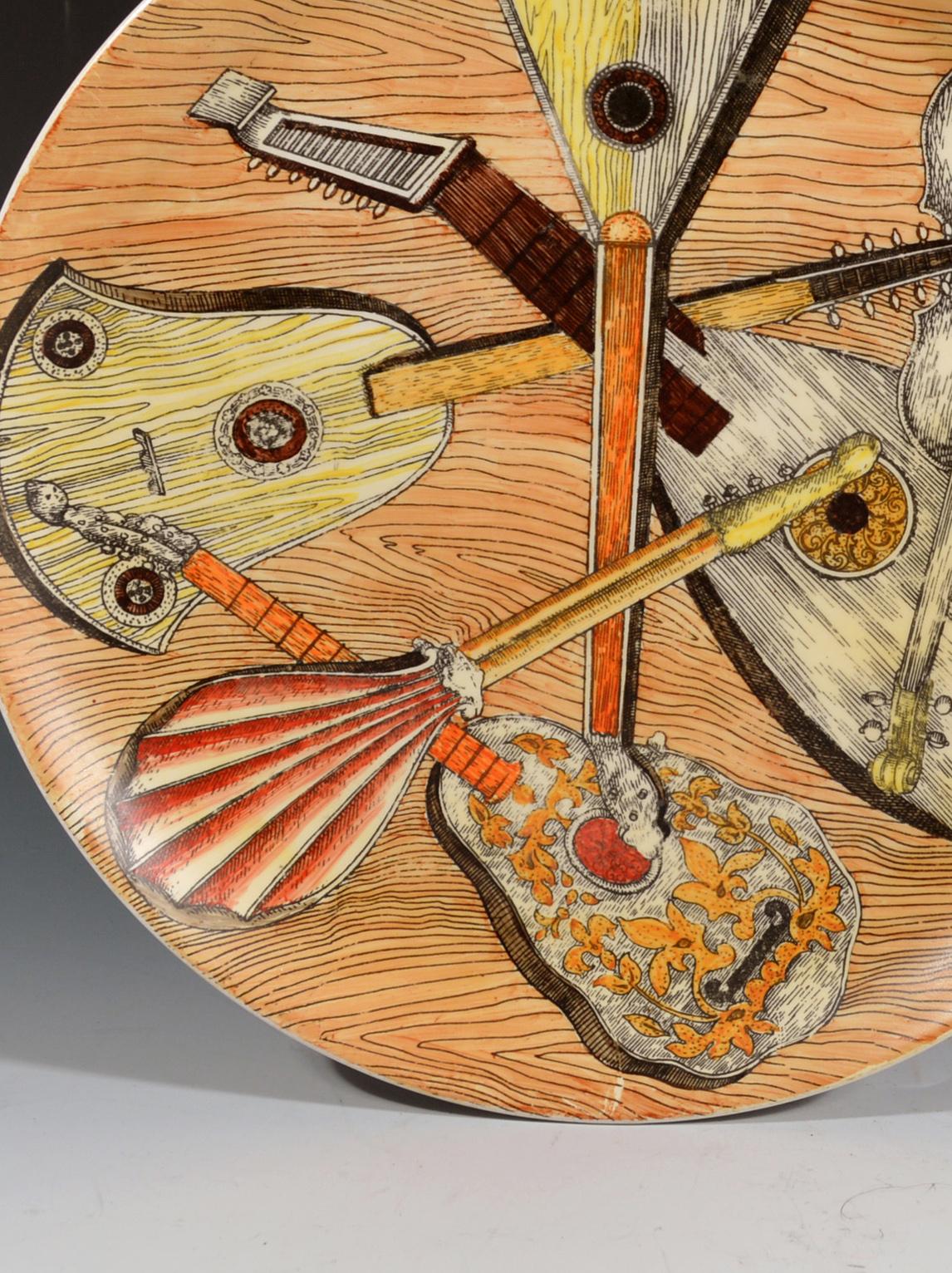 Ensemble de six assiettes Strumenti Musicali de Piero Fornasetti, années 1950-1960 en vente 6