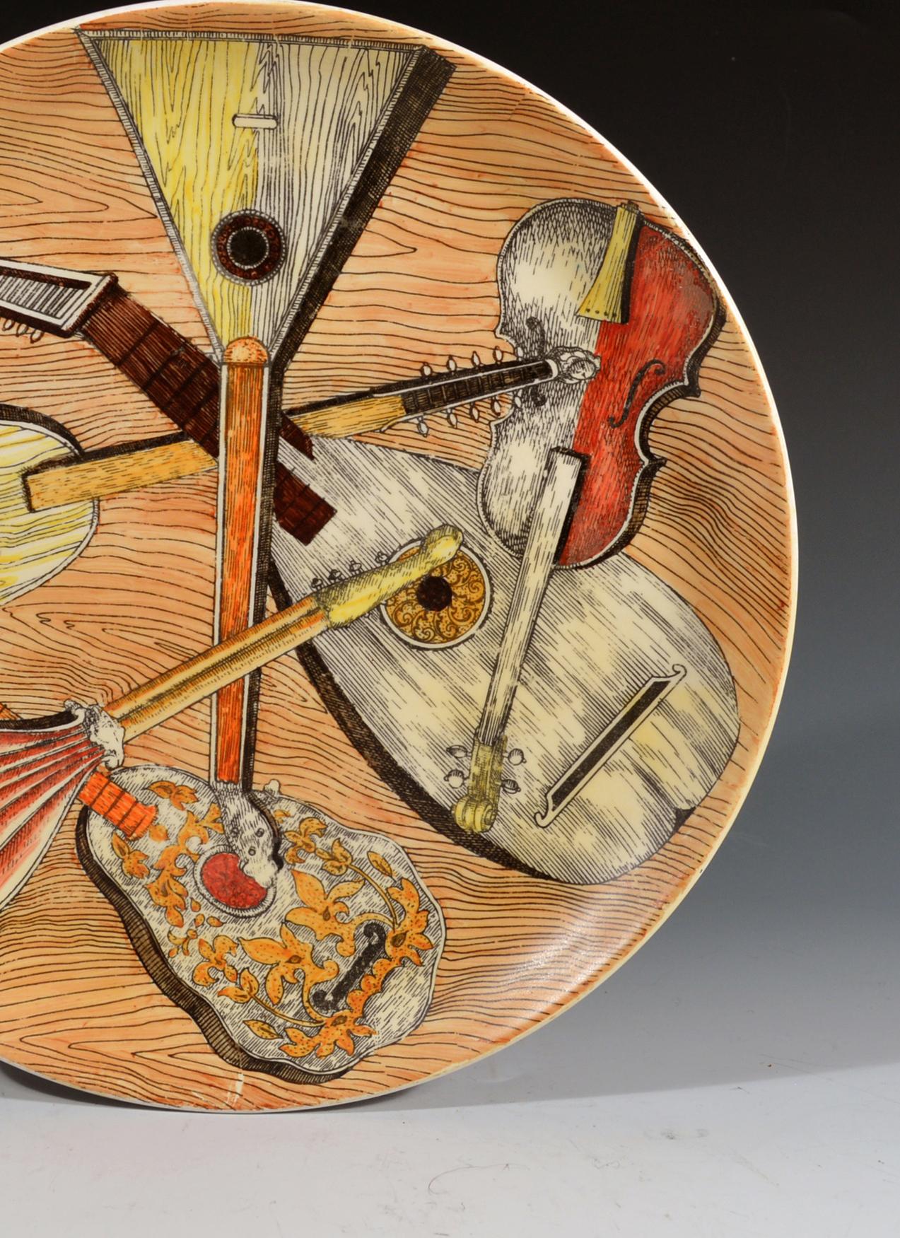 Ensemble de six assiettes Strumenti Musicali de Piero Fornasetti, années 1950-1960 en vente 1