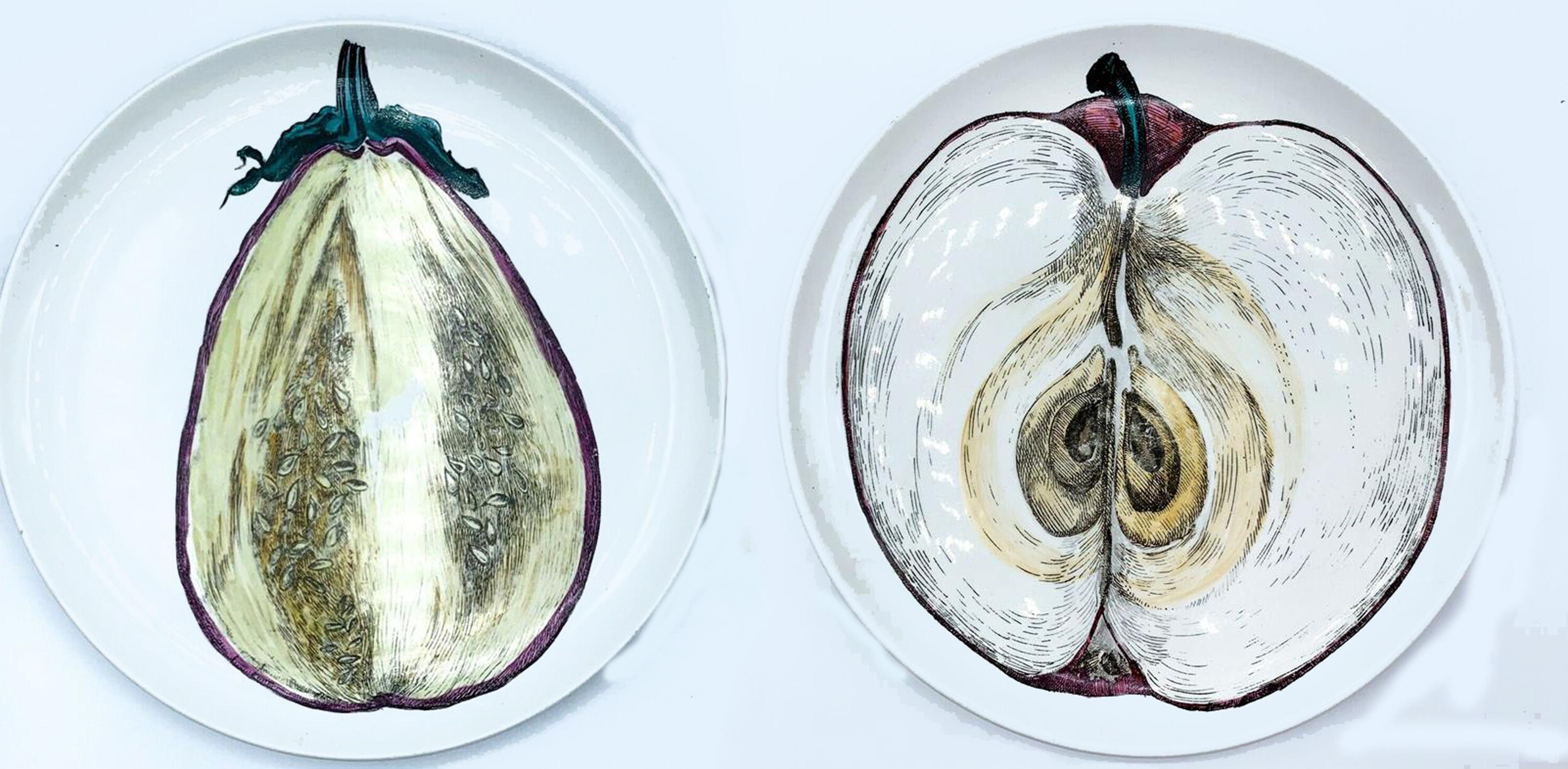 Piero Fornasetti Sezioni Di Frutta Assiettes en porcelaine représentant une aubergine et une pomme en vente 1