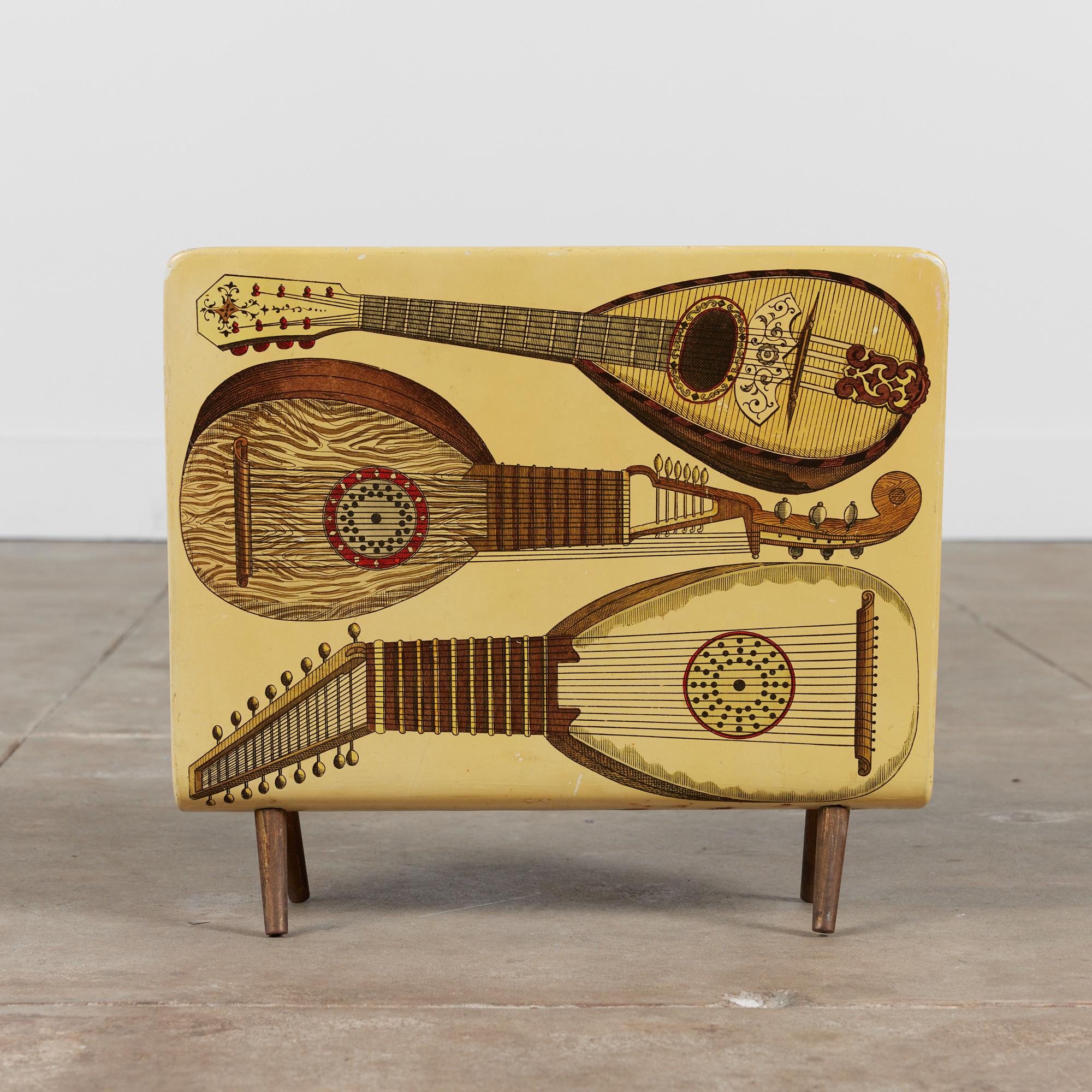 Mid-Century moderno Piero Fornasetti Strumenti Musicali Portariviste in vendita