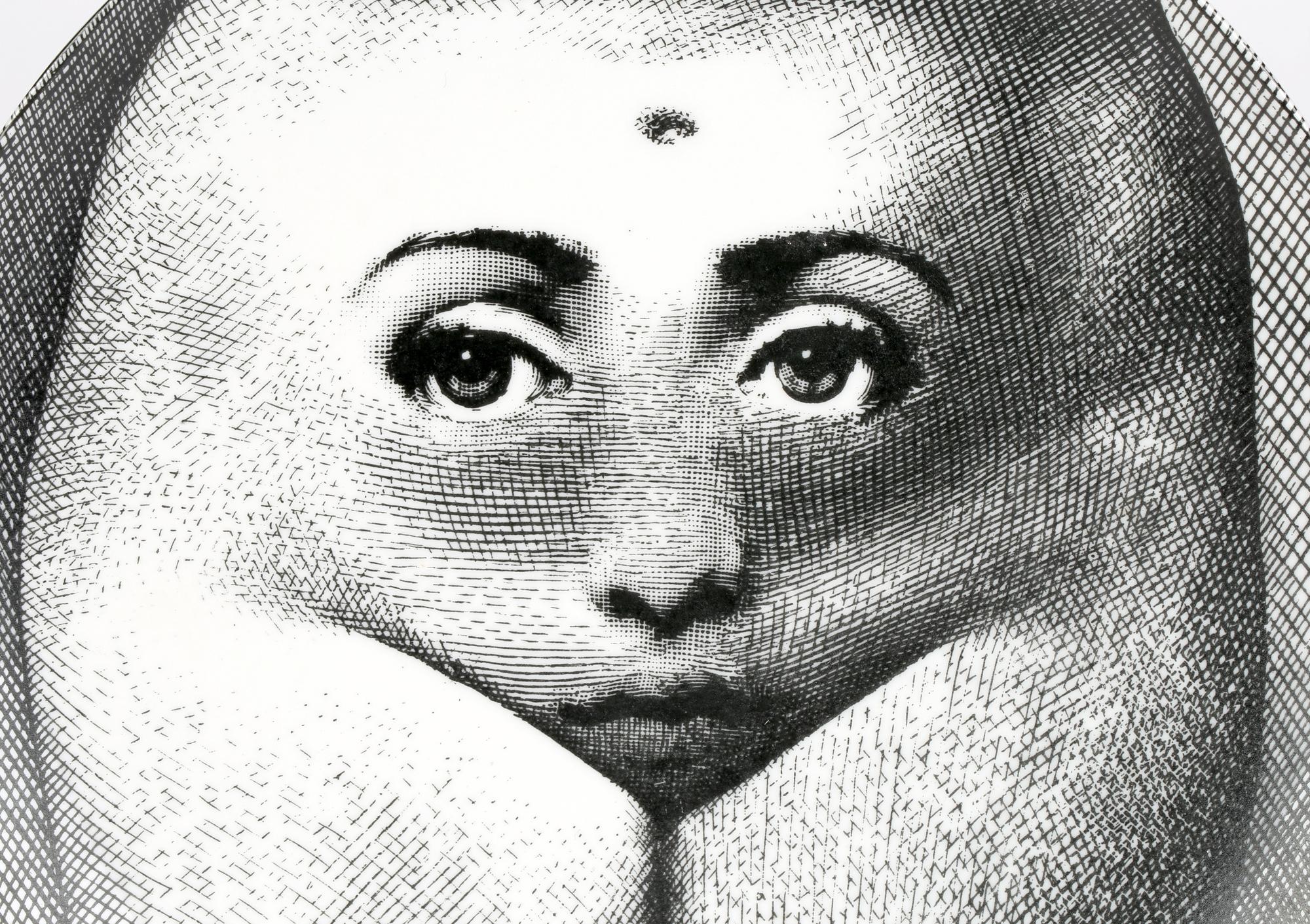 Mid-Century moderno Piero Fornasetti Tema E Variazioni Lina Cavalieri Torso Piatto in porcellana in vendita