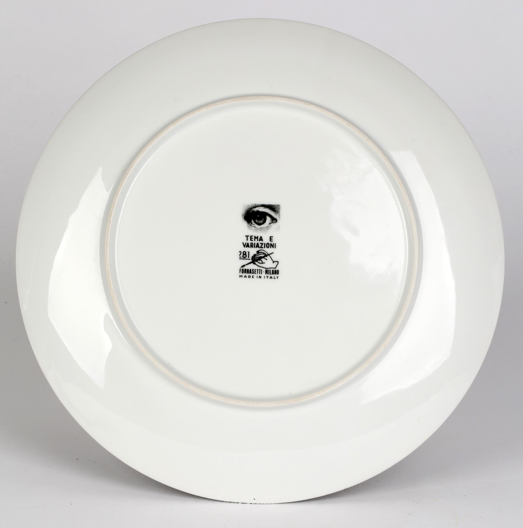 Assiette en porcelaine à torse de Lina Cavalieri Tema E Variazioni de Piero Fornasetti en vente 1