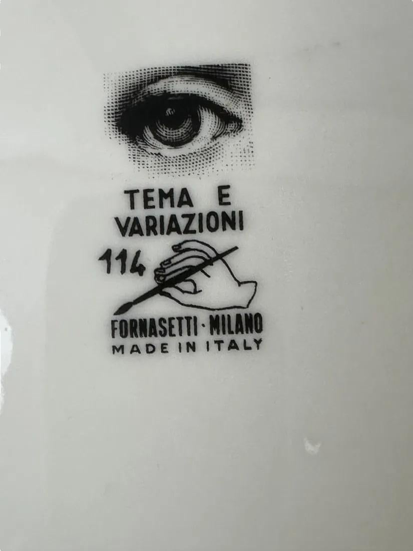 Piero Fornasetti Tema e Variazioni Piatto in porcellana 114 Profilo A.Profiles Variazione In condizioni ottime in vendita a Miami, FL