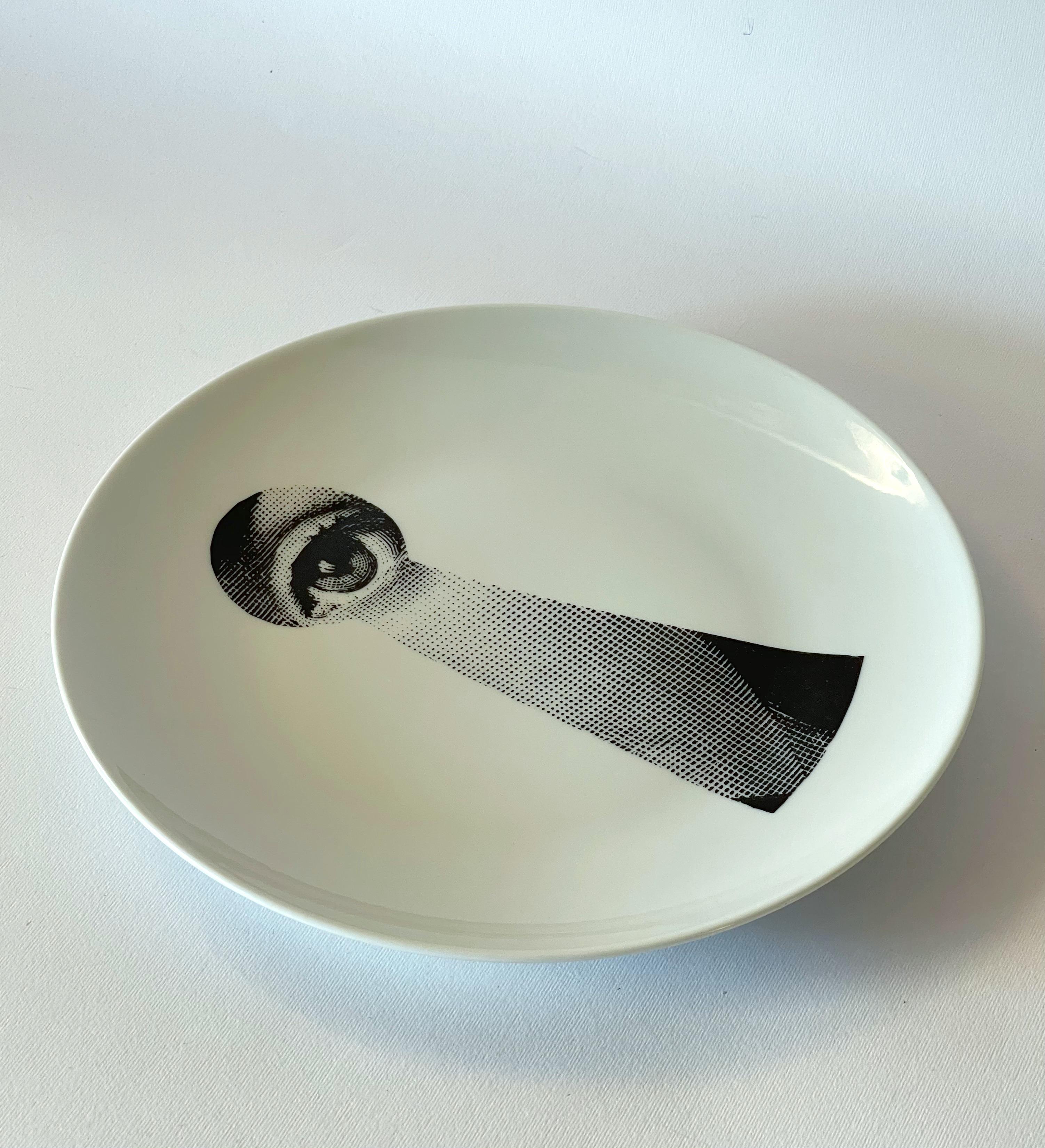 FORNASETTI Tema E Variazioni Porzellanteller #14, FORNASETTI (Moderne der Mitte des Jahrhunderts) im Angebot