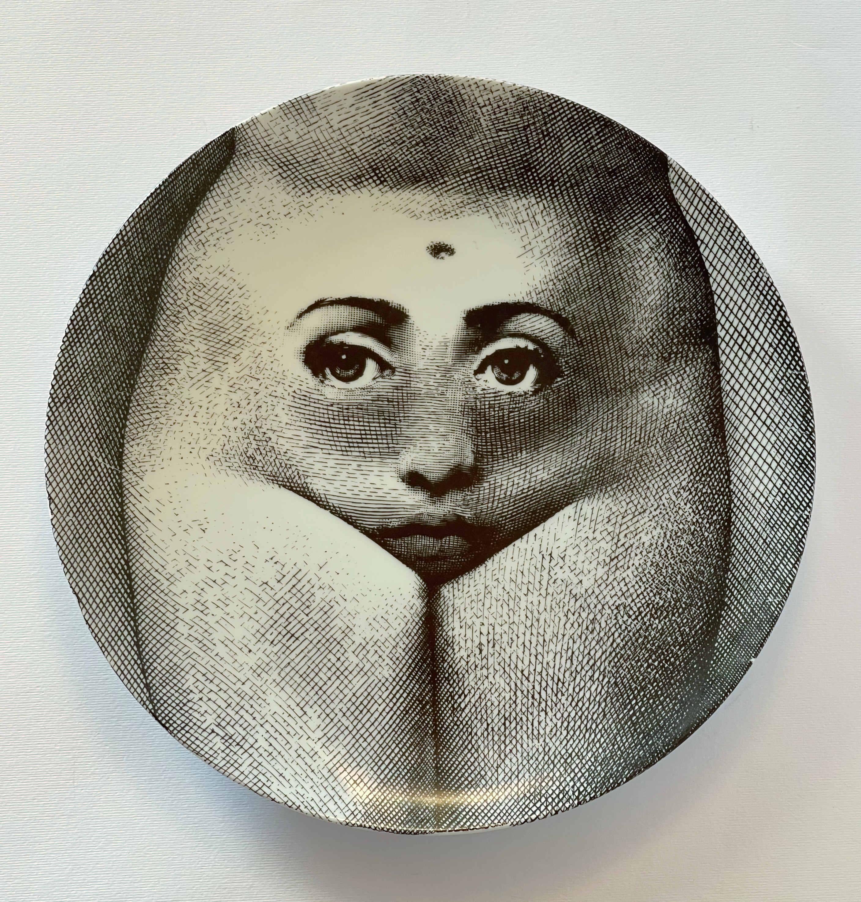 Plato de porcelana vintage Piero Fornasetti 