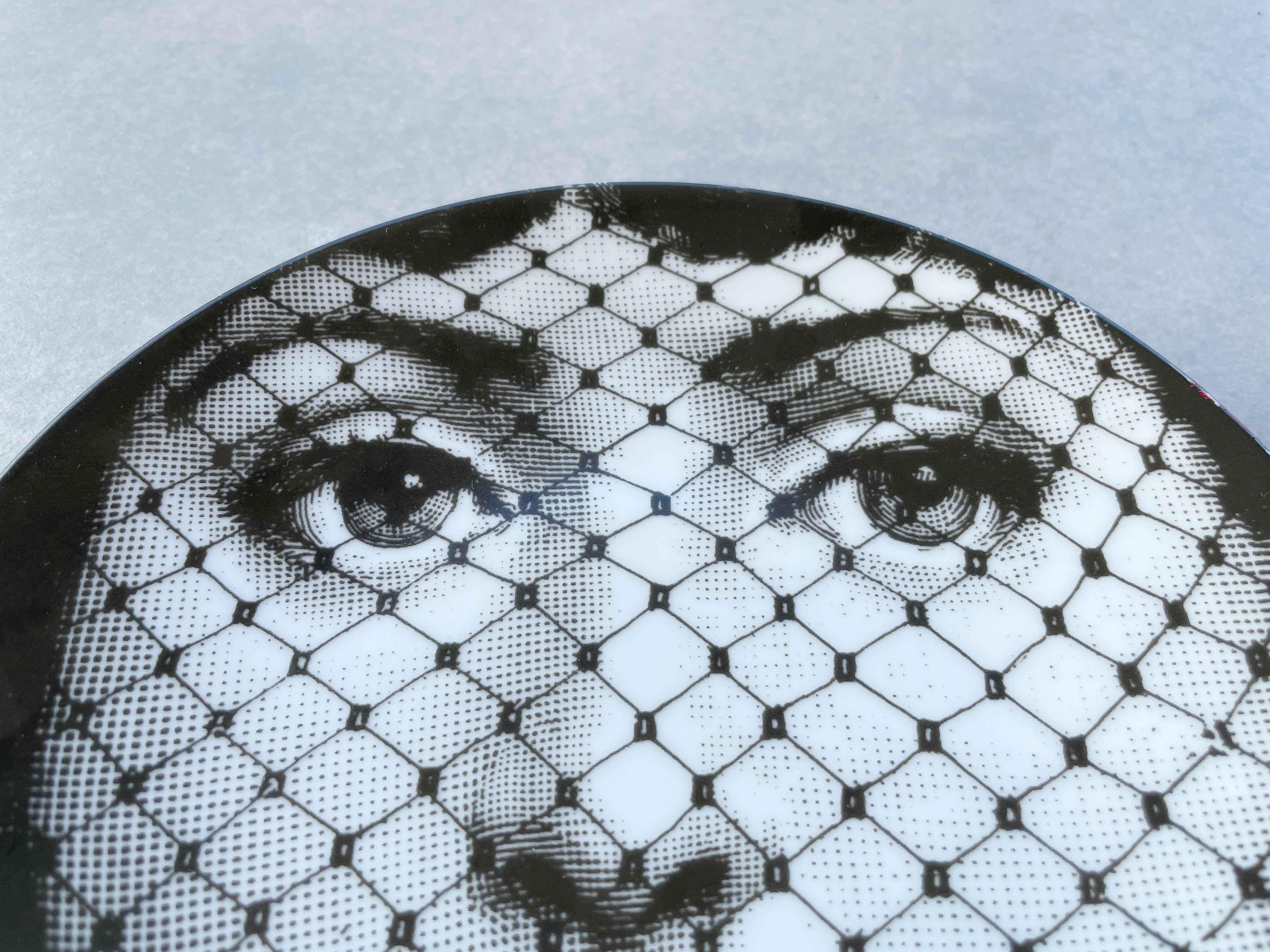 Piero Fornasetti Plato de porcelana Tema E Variazioni nº 78 Moderno de mediados de siglo en venta