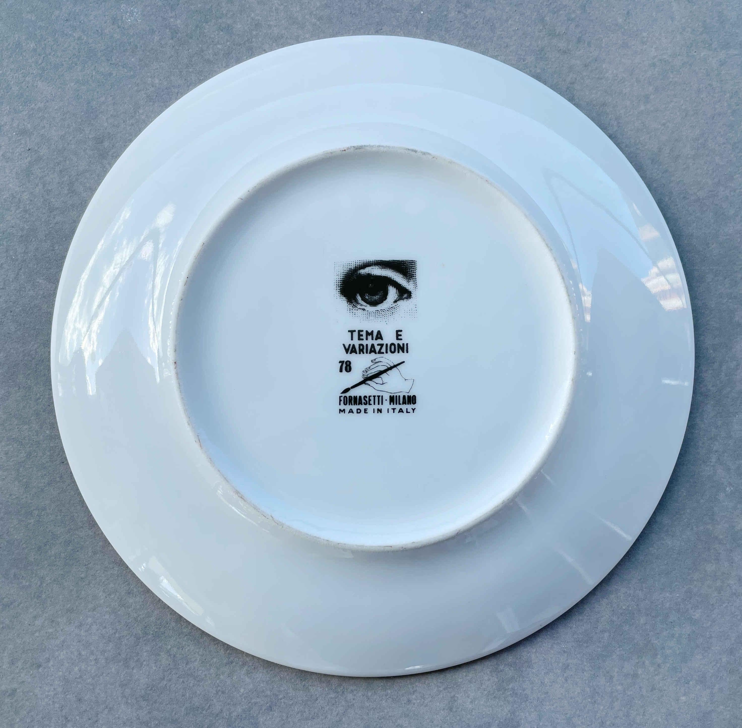 Piero Fornasetti Plato de porcelana Tema E Variazioni nº 78 en Bueno estado para la venta en Los Angeles, CA