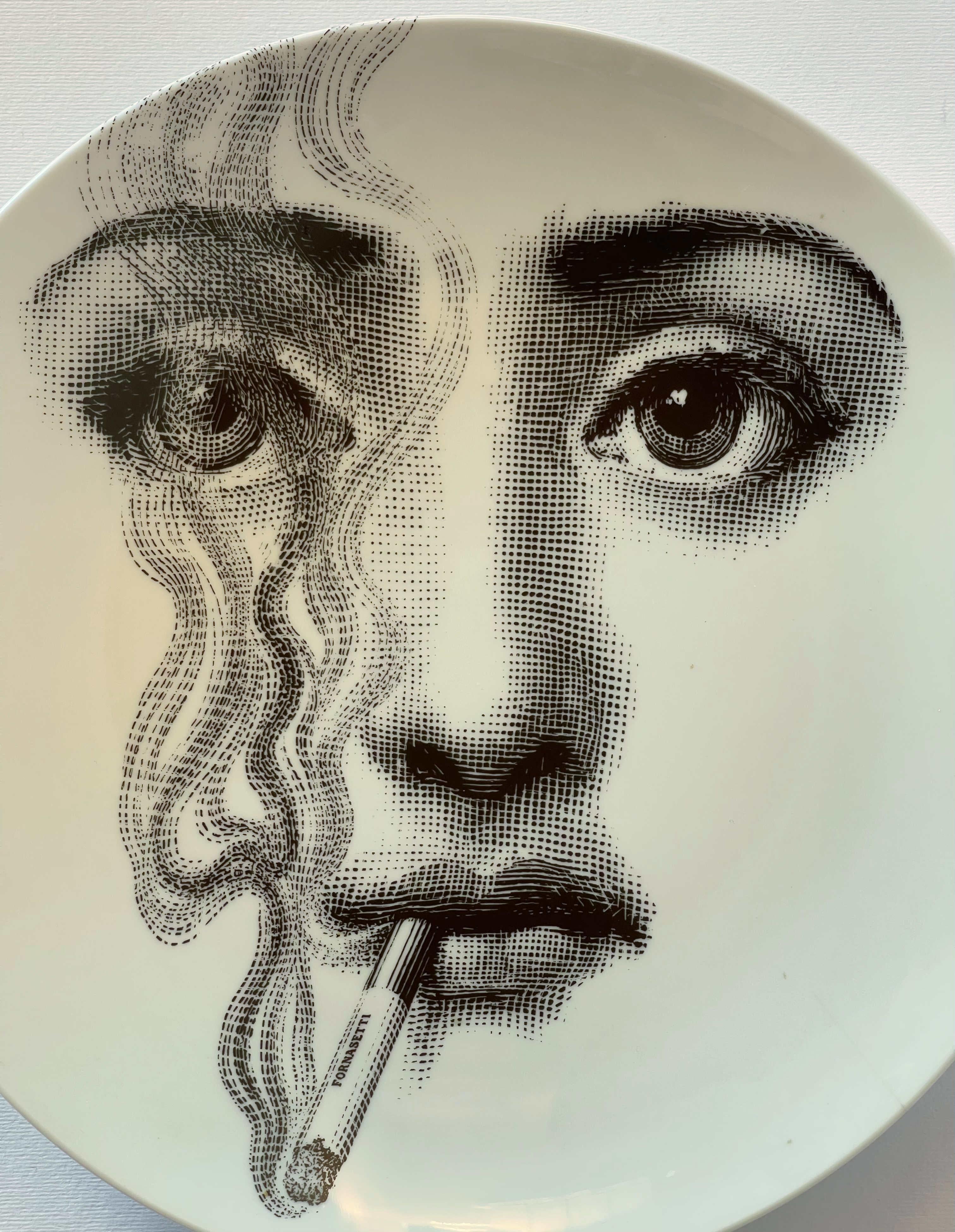 italien Assiette en porcelaine thème E Variazioni n°81 de FORNASETTI en vente