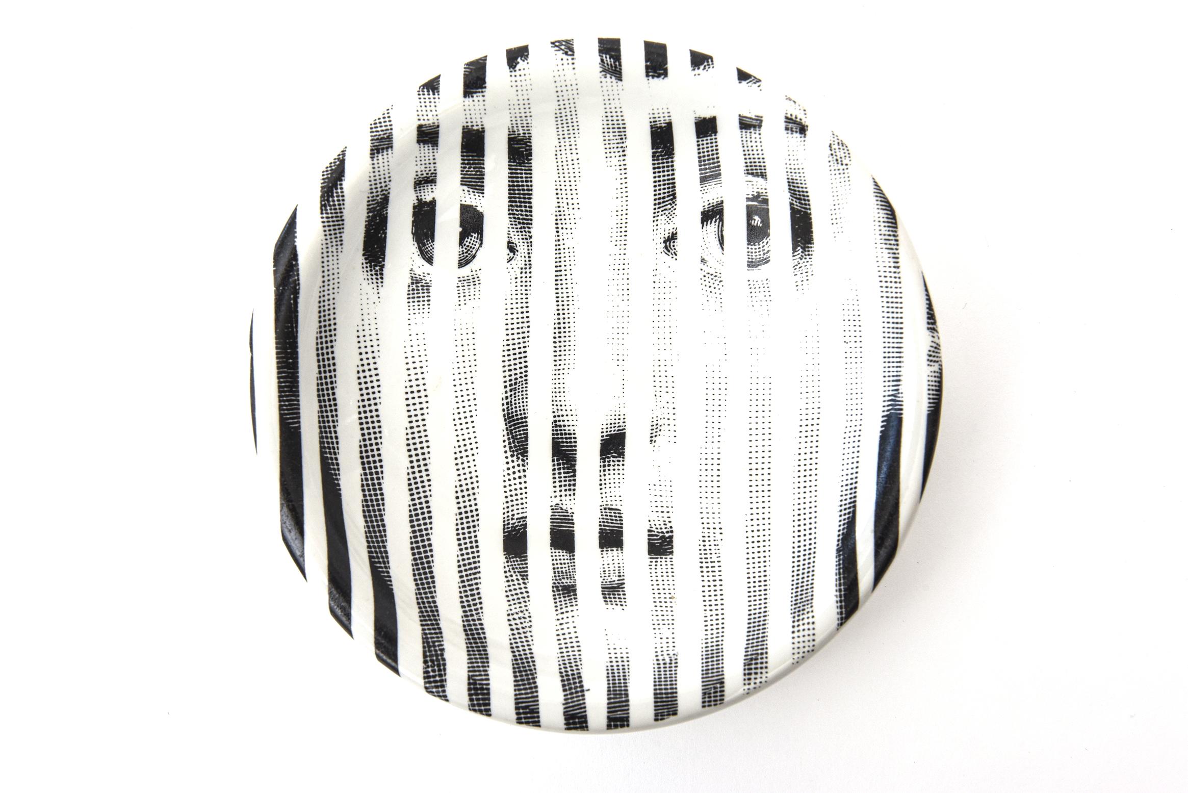 This amazing vintage Piero Fornasetti porcelain bowl is of the Tema Variation series and of the muse of Fornasetti's whom was the opera singer, Lina Cavalieri. Her beauty was transformed and uplifted by Fornasetti in all of his mediums. Fornasetti